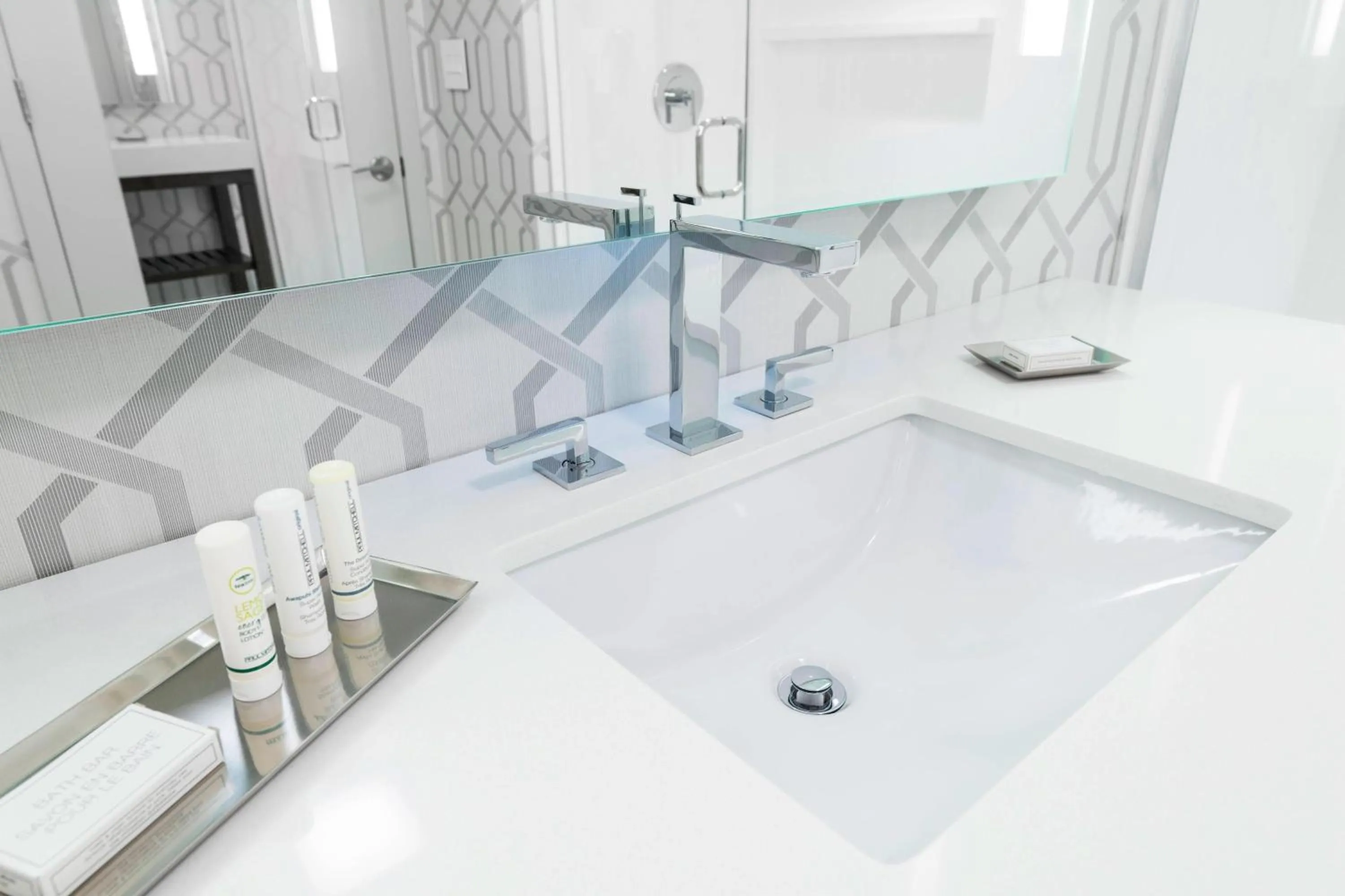 Bathroom in Courtyard by Marriott Edgewater NYC Area