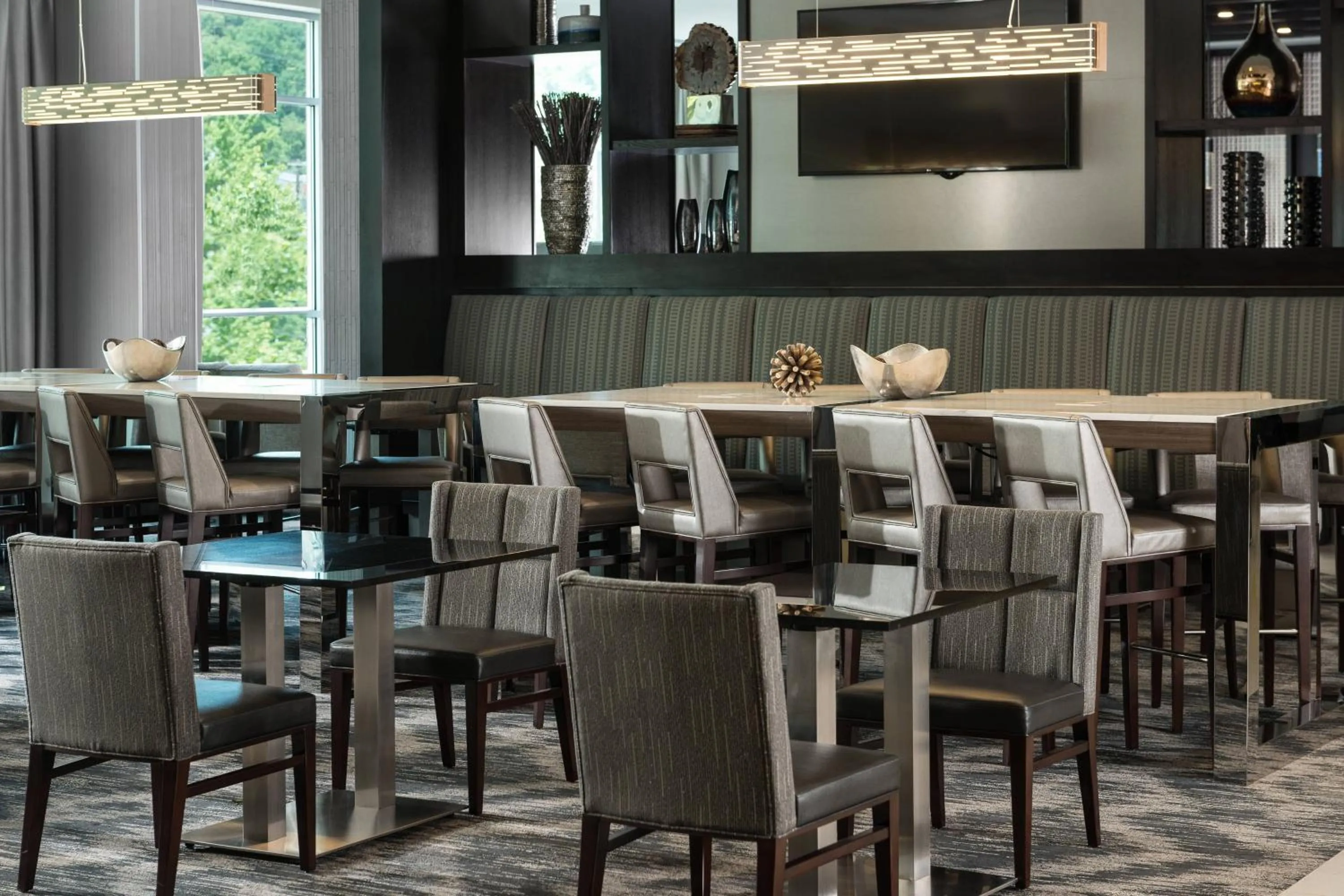 Restaurant/places to eat in Courtyard by Marriott Edgewater NYC Area