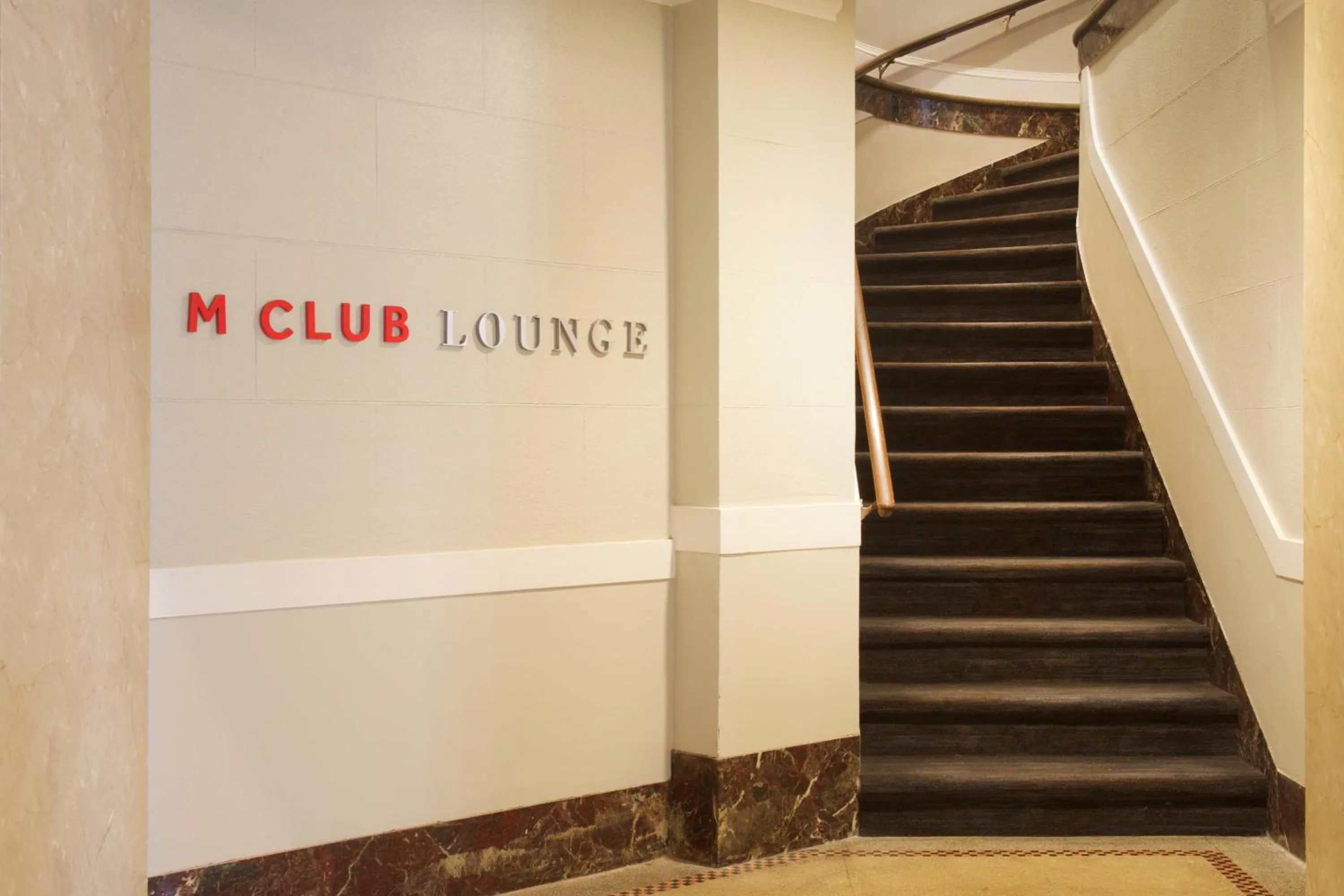 Lounge or bar in Marriott Syracuse Downtown