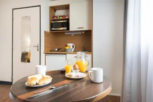 Standard Studio in Zenitude Hôtel Résidences Saint-Nazaire Portes de l'Océan Standard Studio in Zenitude Hôtel Résidences Saint-Nazaire Portes de l'Océan