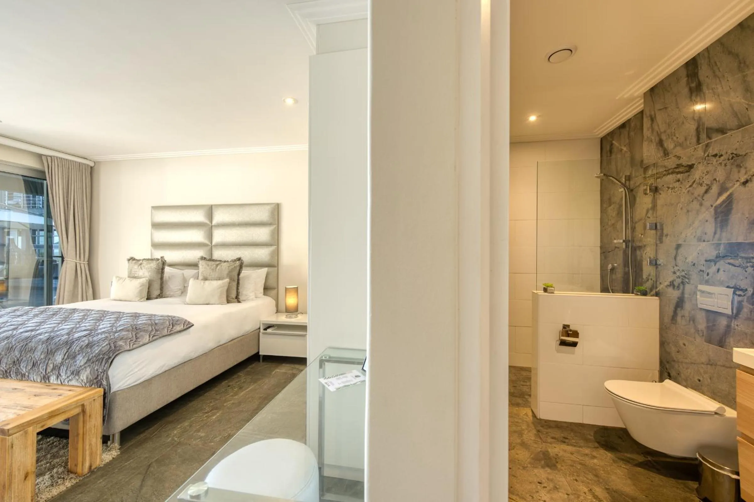 Bathroom, Bed in Atlantic Palms