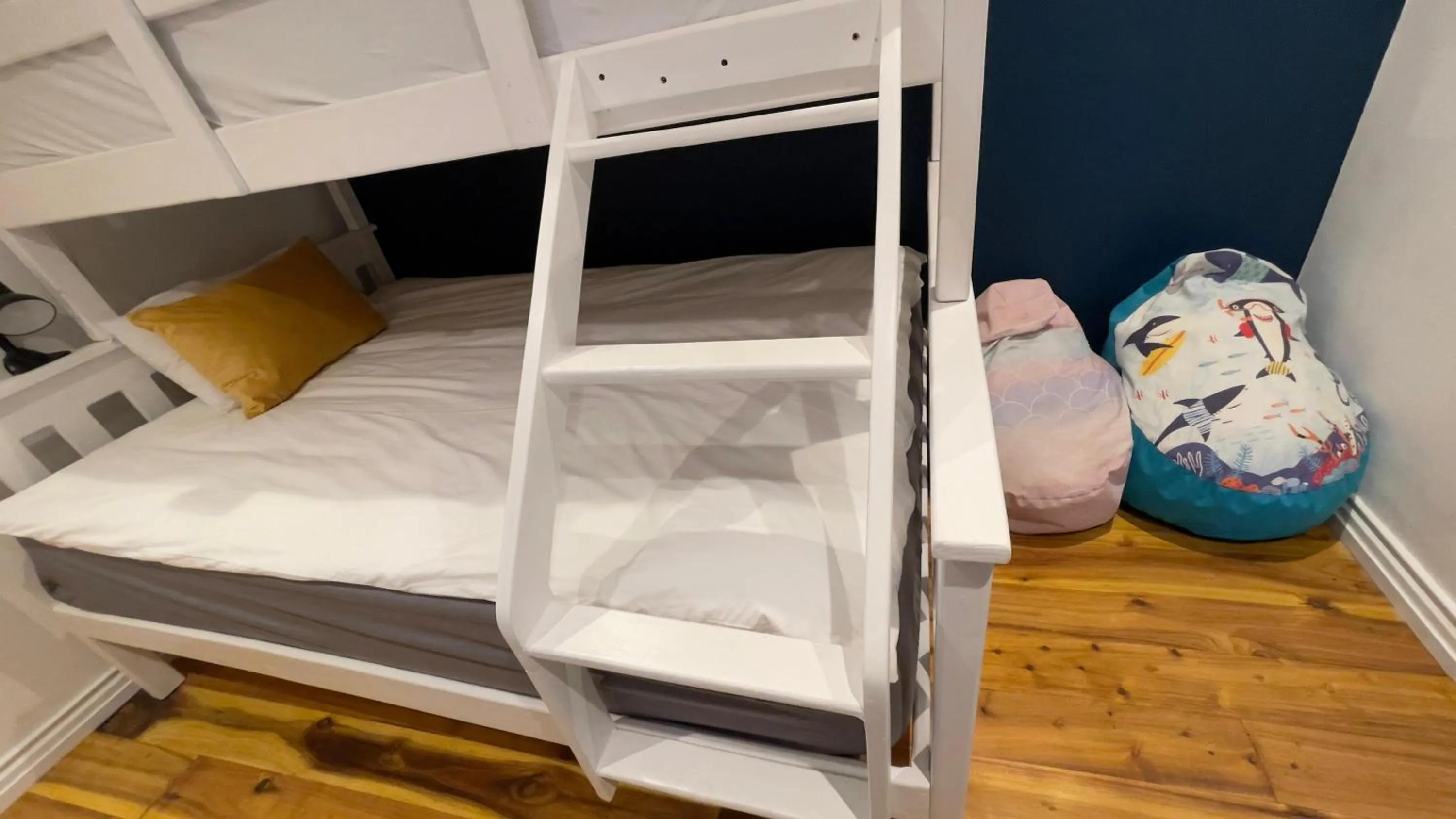 Decorative detail, Bed in Atlantic Palms