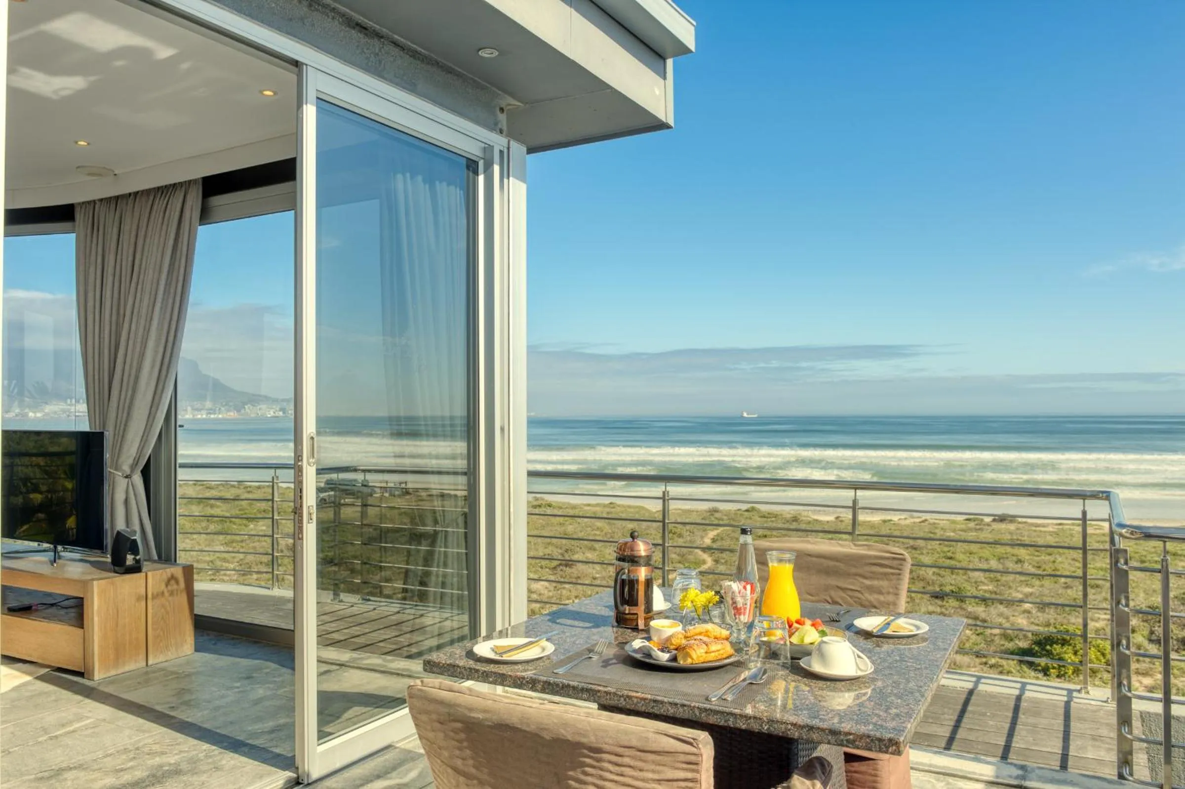 Food and drinks in Atlantic Palms