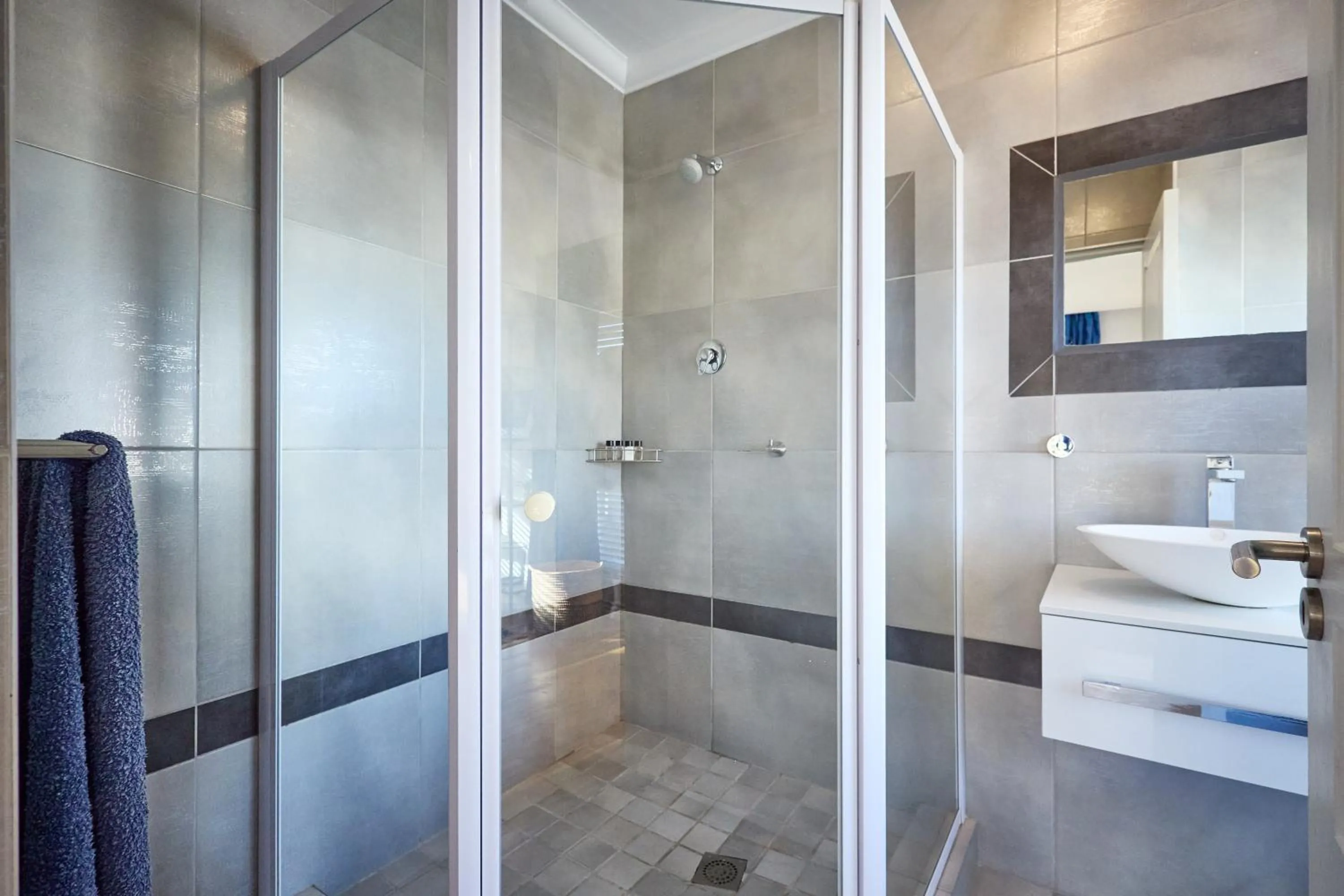 Shower in Atlantic Palms