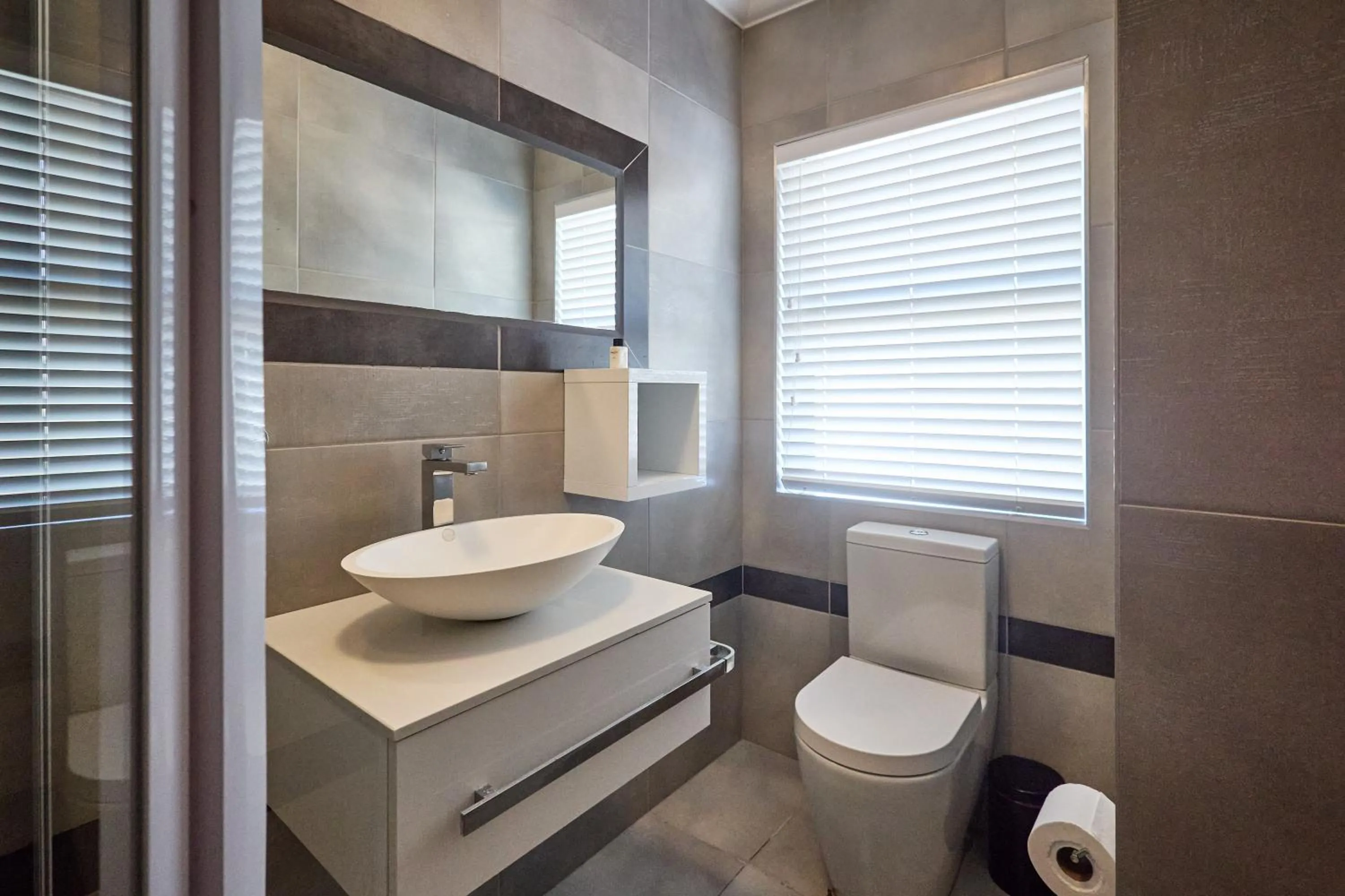 Shower in Atlantic Palms