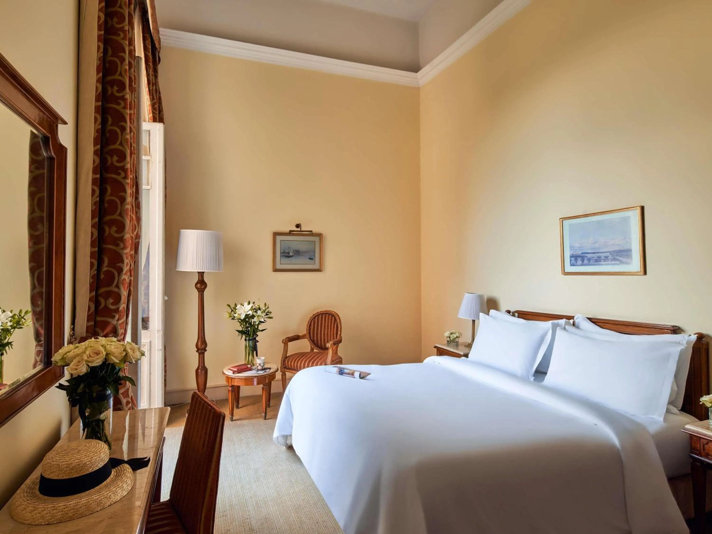 Bedroom, Bed in Sofitel Winter Palace Luxor