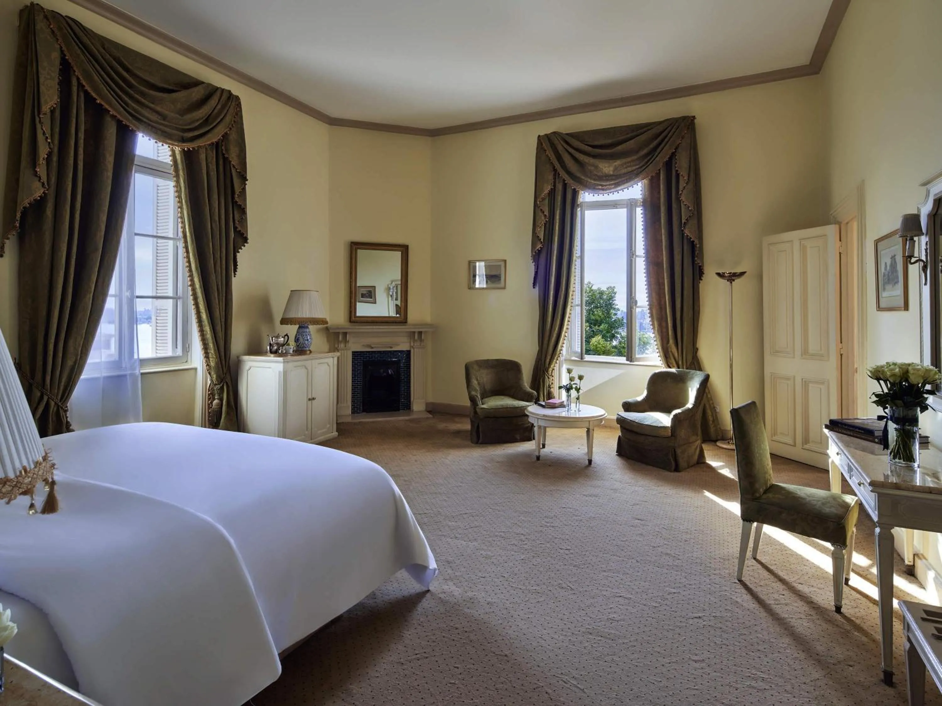 Bedroom, Bed in Sofitel Winter Palace Luxor