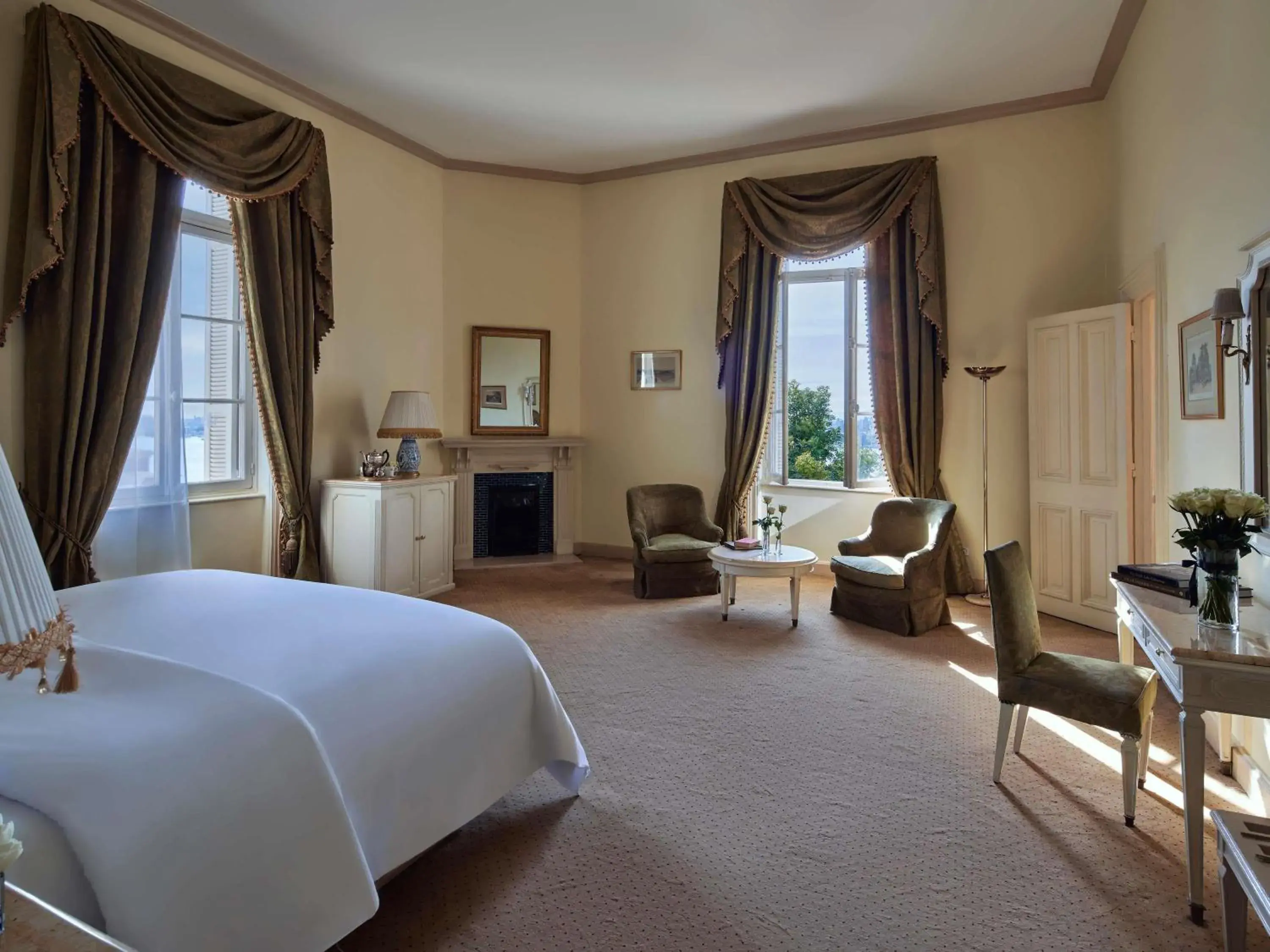 Bedroom, Bed in Sofitel Winter Palace Luxor Bedroom, Bed in Sofitel Winter Palace Luxor