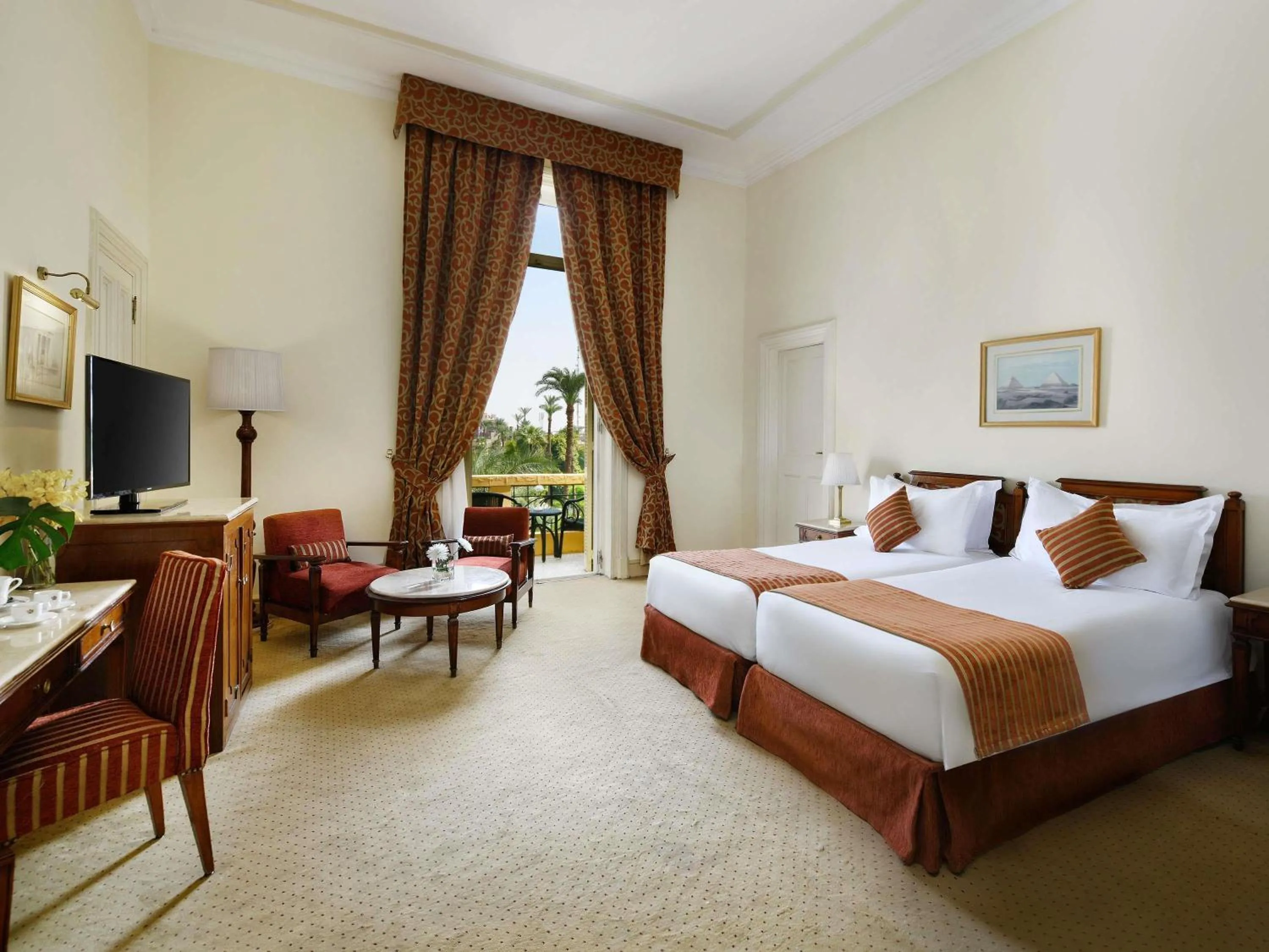 Bedroom, Bed in Sofitel Winter Palace Luxor