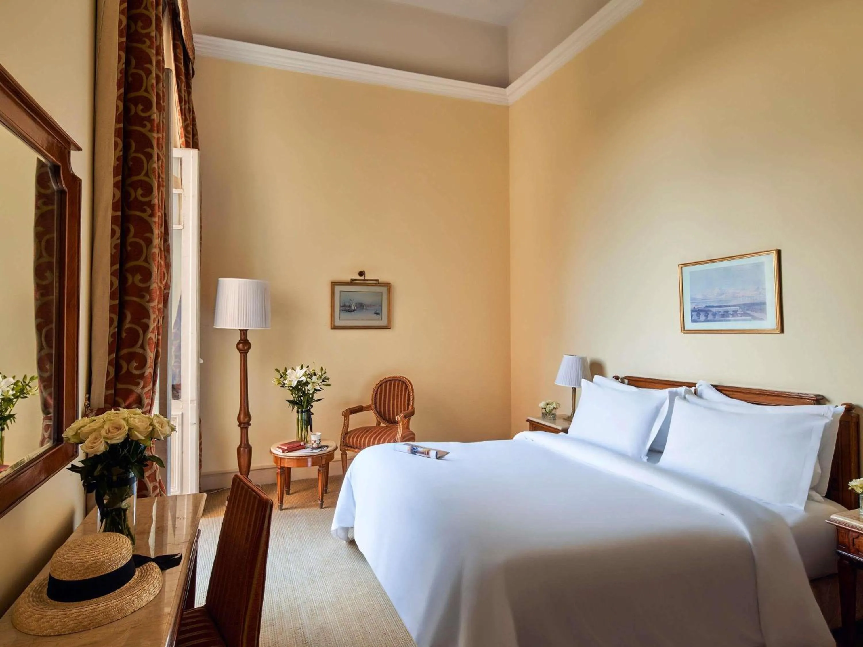 Bedroom, Bed in Sofitel Winter Palace Luxor