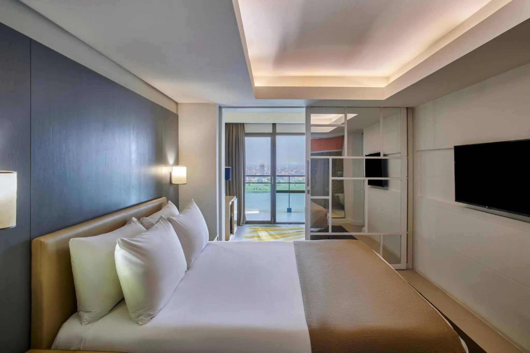 Photo of the whole room, Bed in Holiday Inn Cairo Maadi by IHG