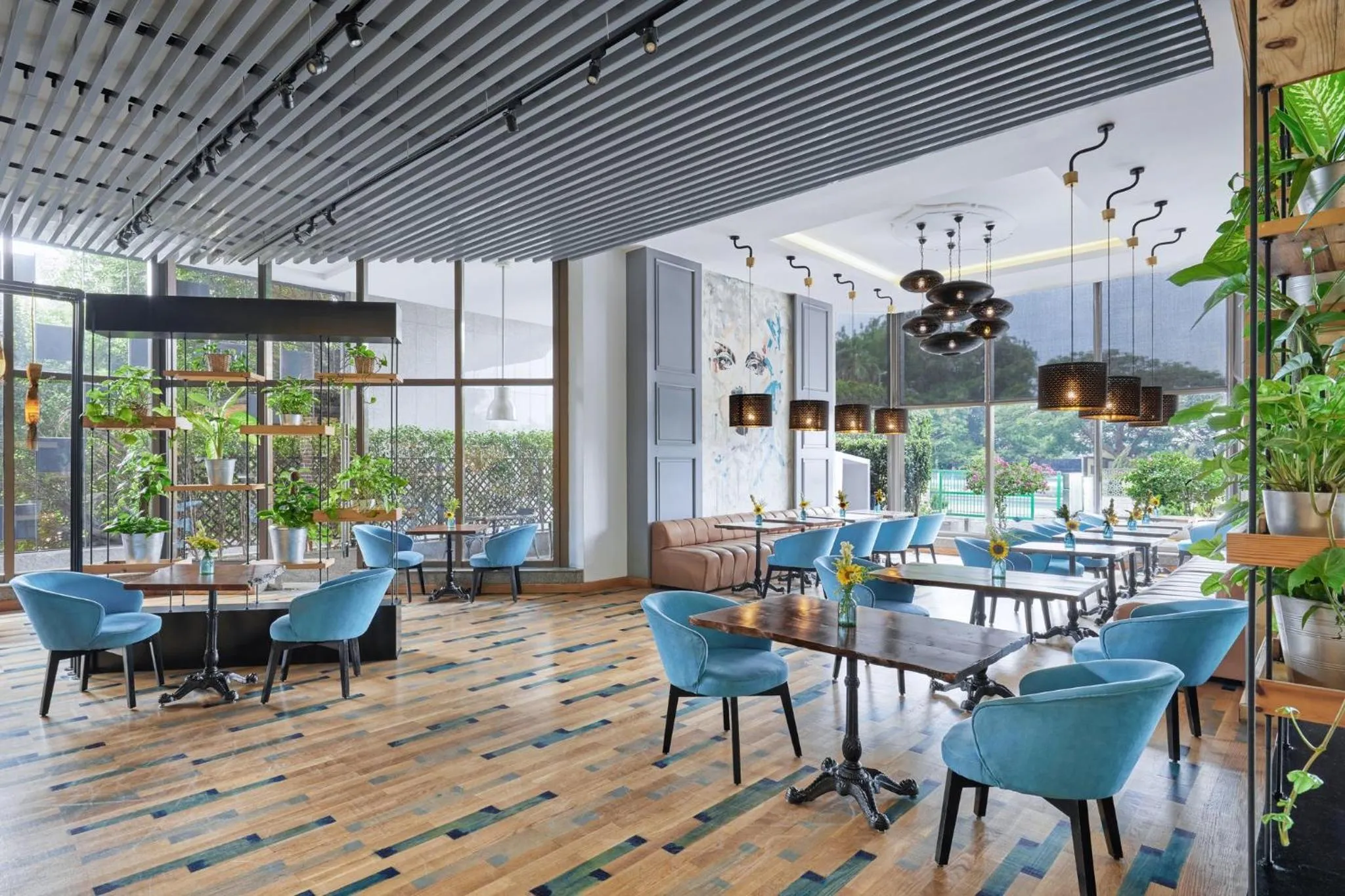 Lounge or bar in Holiday Inn Cairo Maadi by IHG