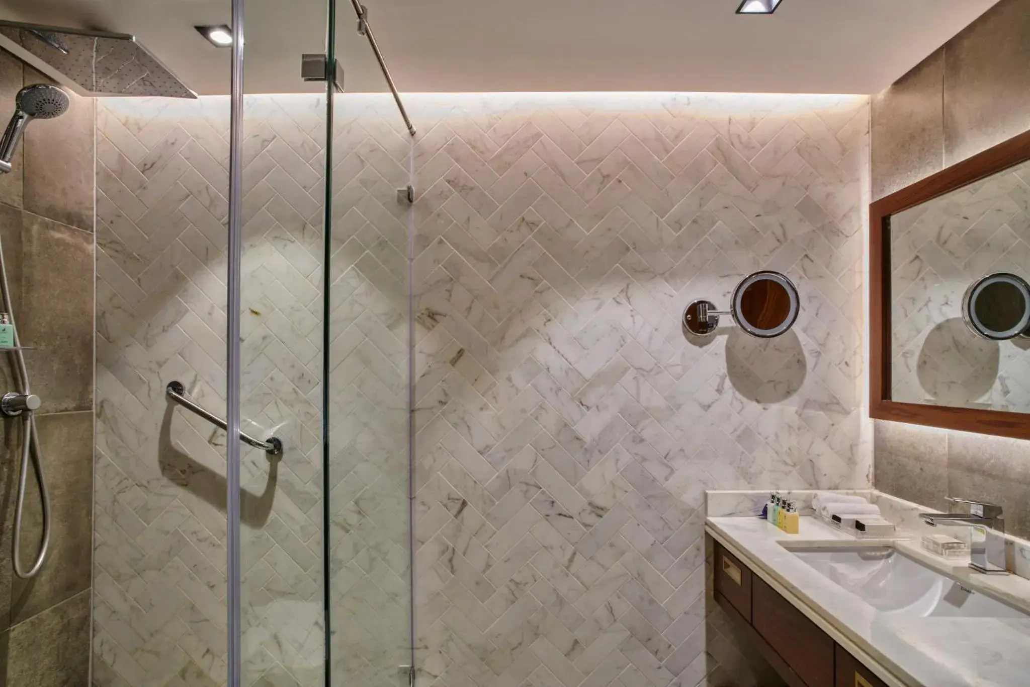 Photo of the whole room, Bathroom in Holiday Inn Cairo Maadi, an IHG Hotel