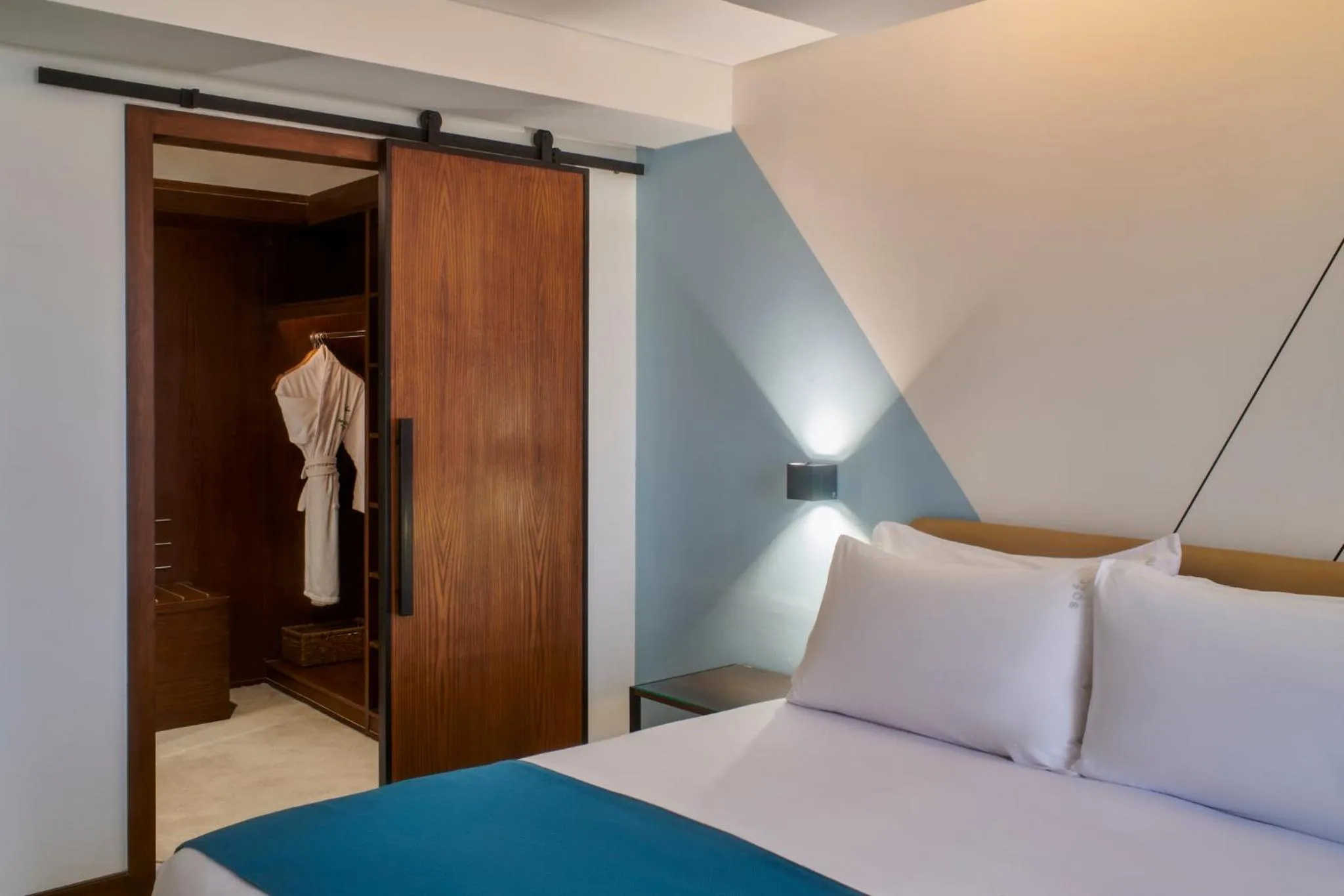 Photo of the whole room, Bed in Holiday Inn Cairo Maadi by IHG