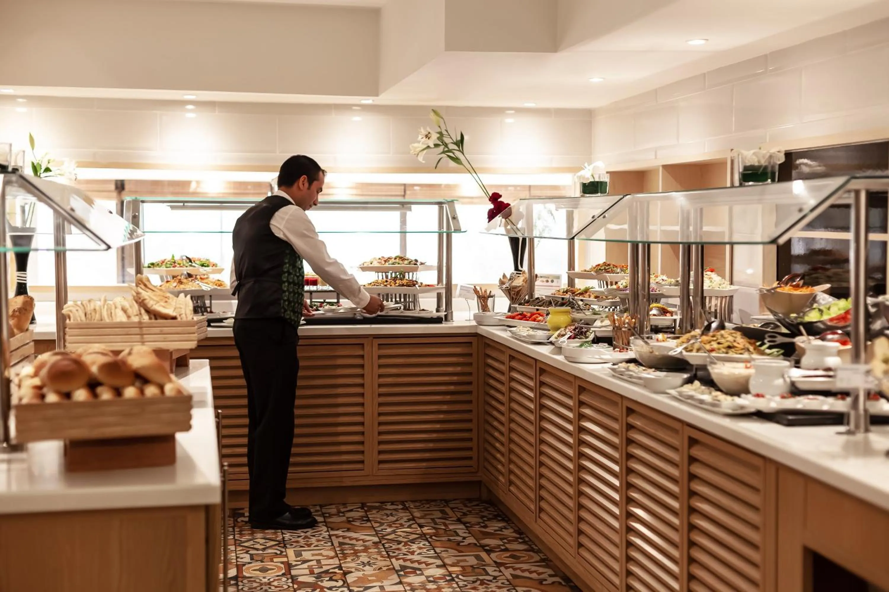 Restaurant/places to eat in Holiday Inn Cairo Maadi by IHG