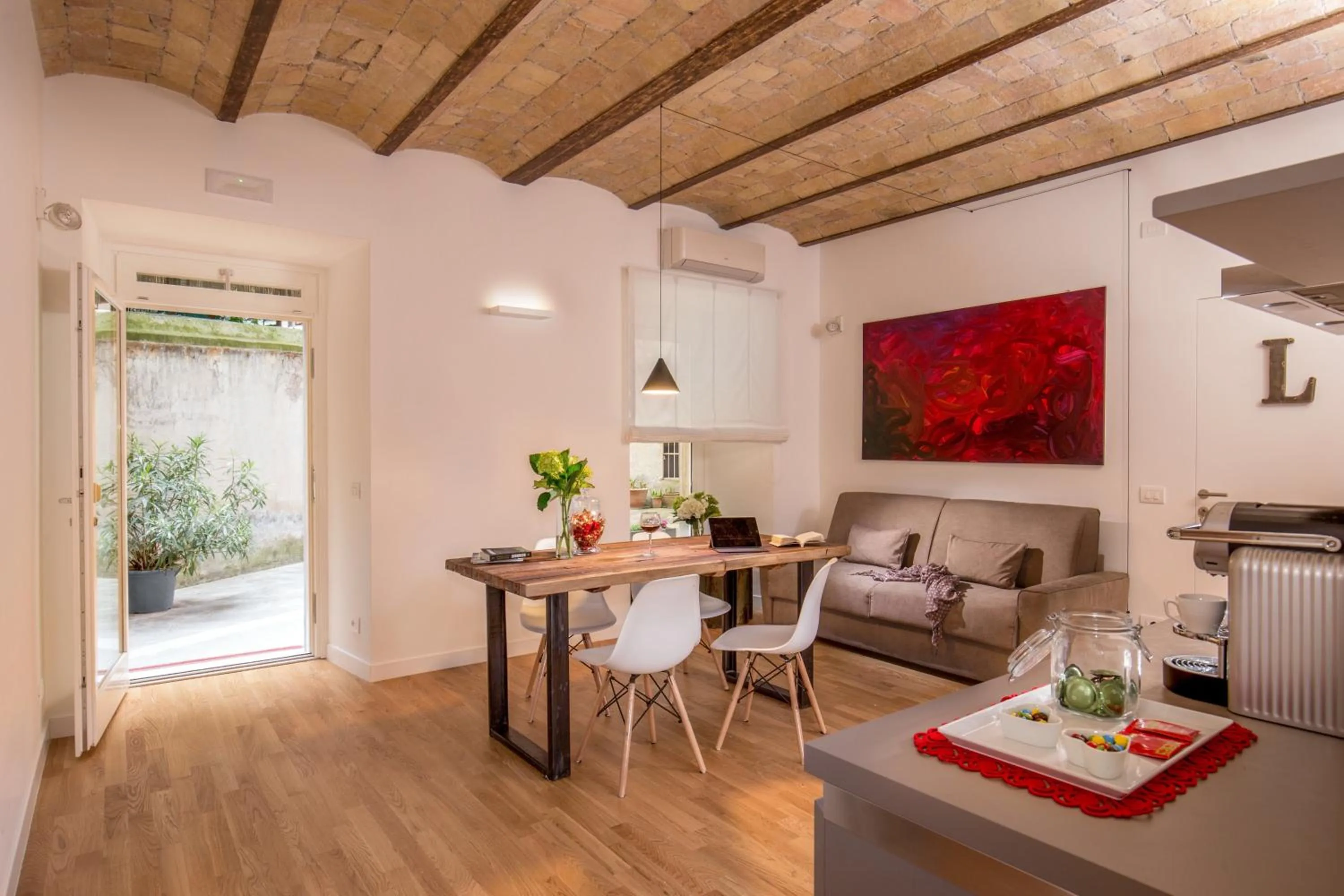 Communal lounge/ TV room in Belli36rooms near Spanish step and Vatican City