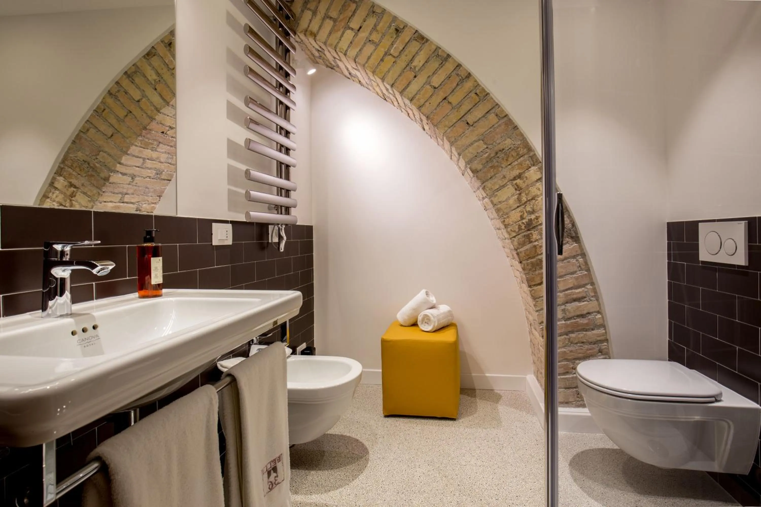 Bathroom in Belli36rooms near Spanish step and Vatican City