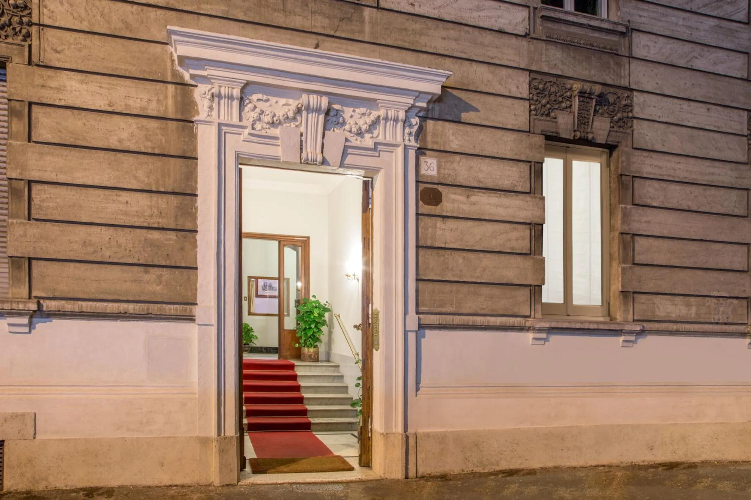 Facade/entrance in Belli36rooms near Spanish step and Vatican City