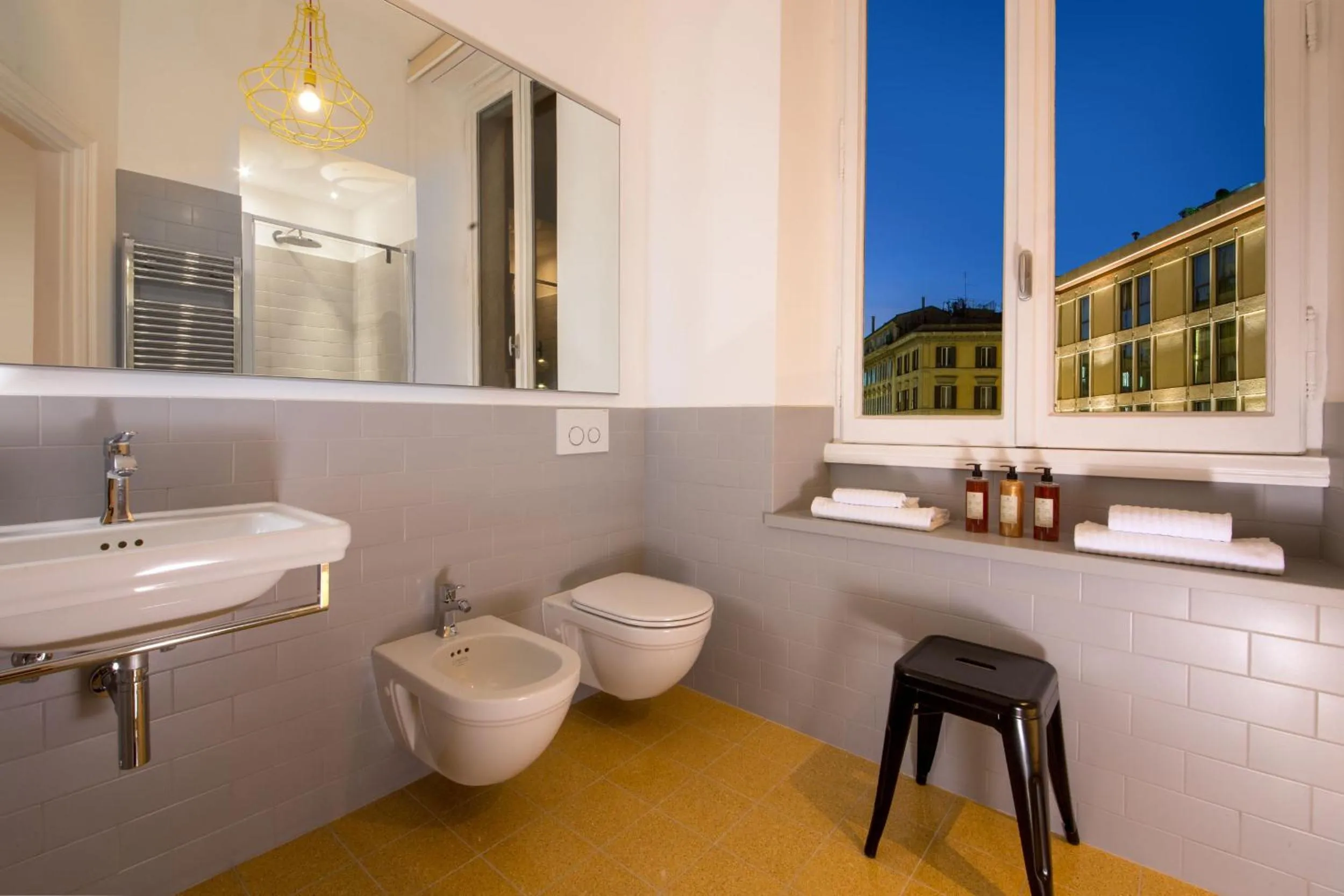 Bathroom in Belli36rooms near Spanish step and Vatican City
