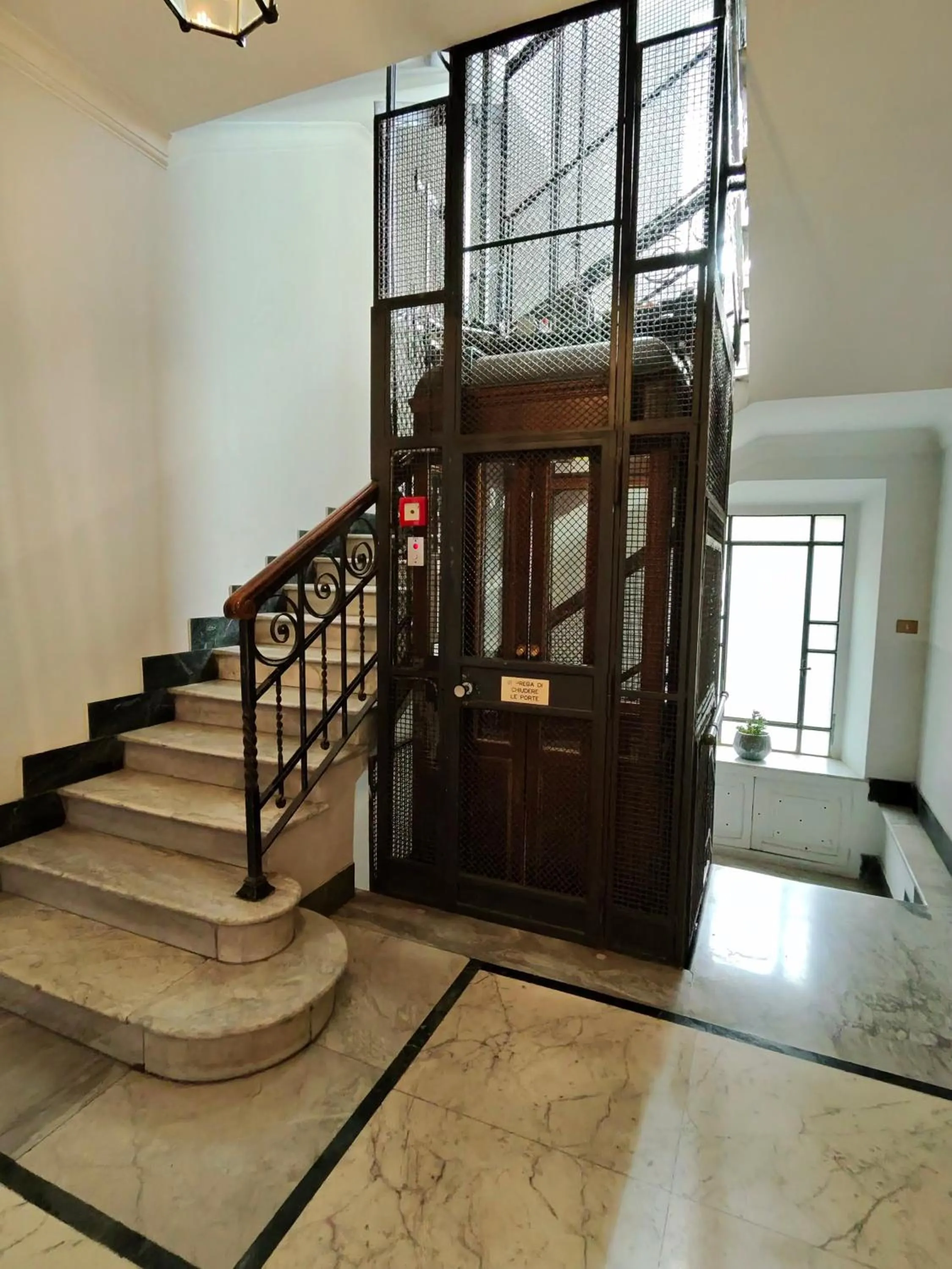 elevator in Belli36rooms near Spanish step and Vatican City