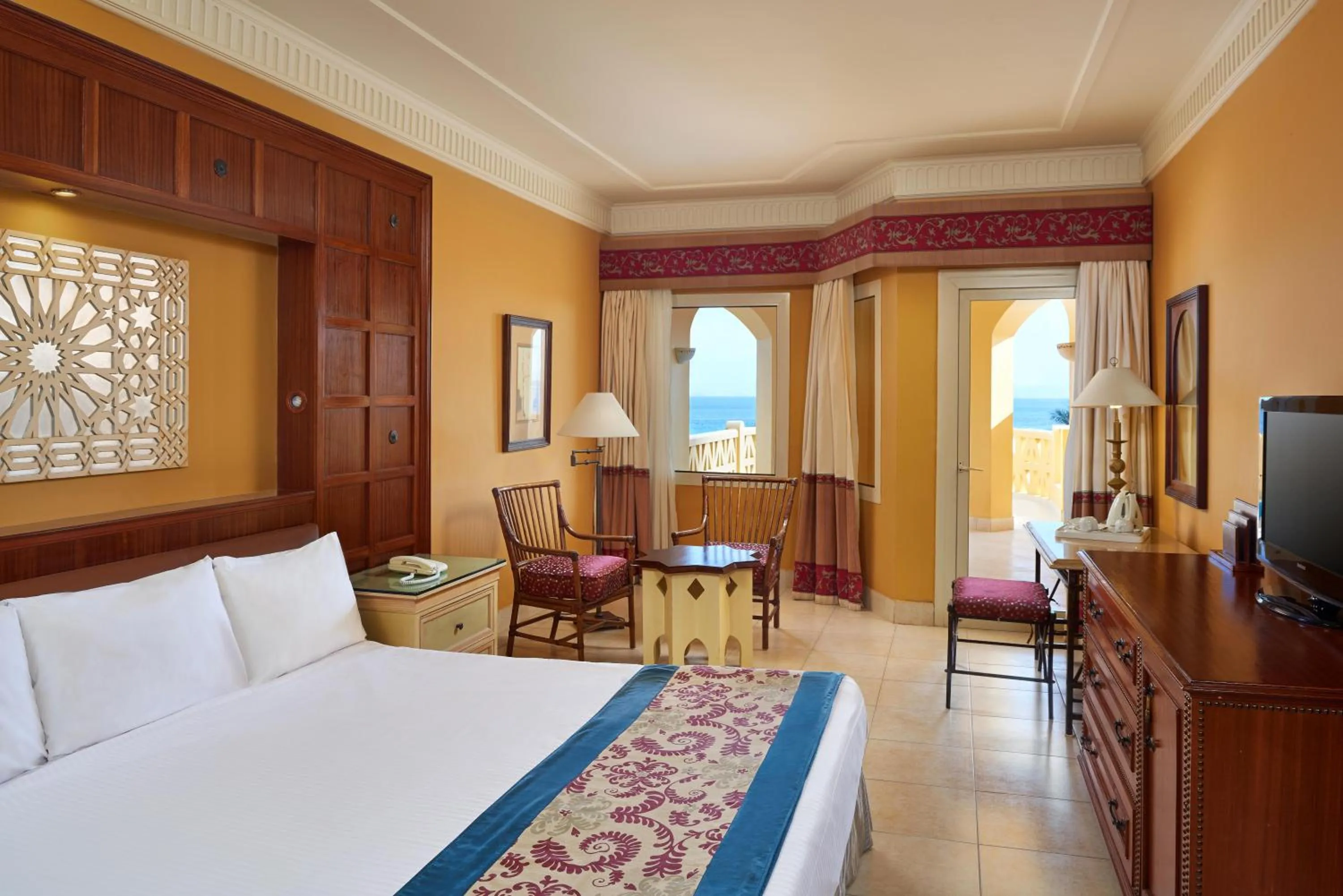 Bed in Mosaique Beach Resort Taba Heights