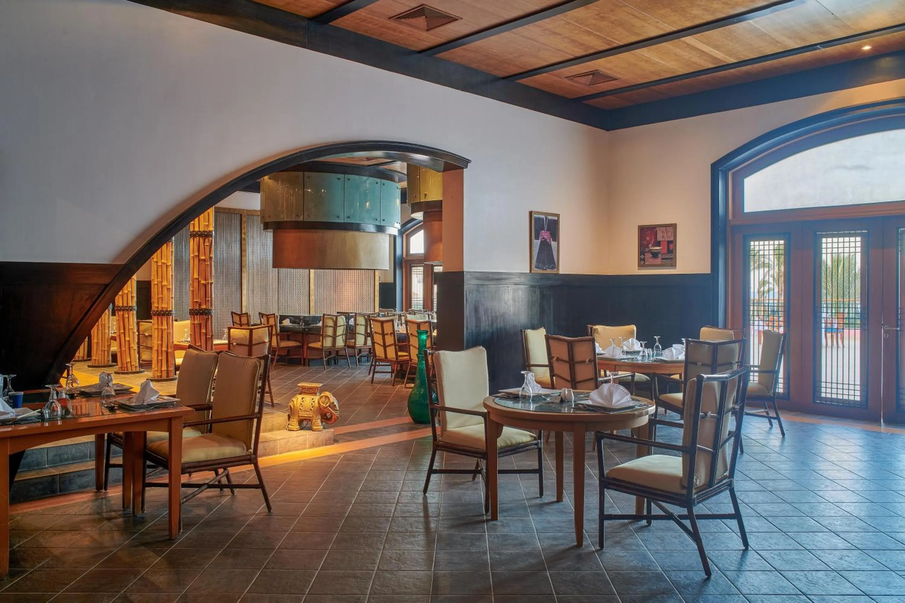 Restaurant/places to eat in Mosaique Beach Resort Taba Heights