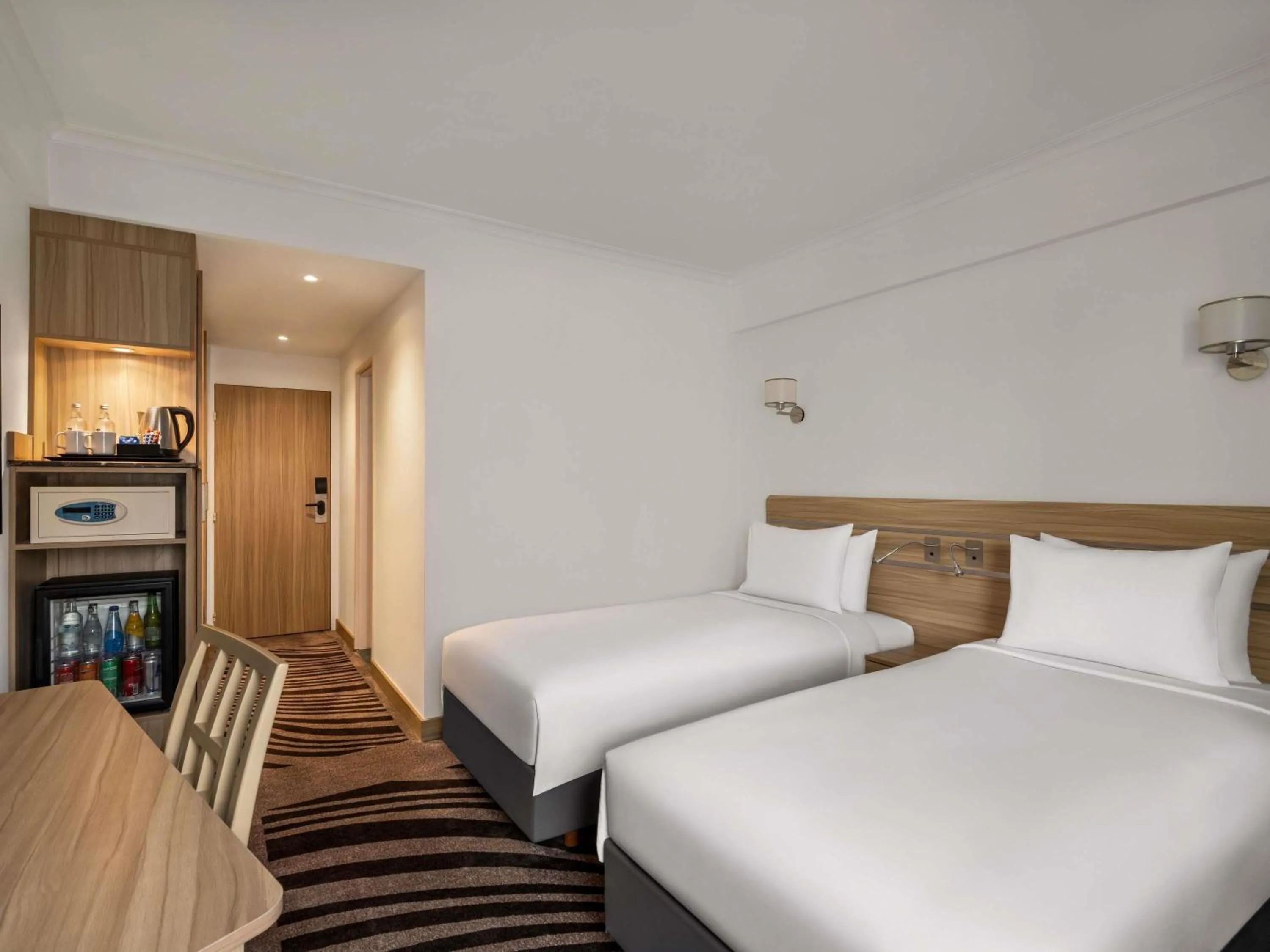 Bedroom, Bed in Novotel Cairo Airport