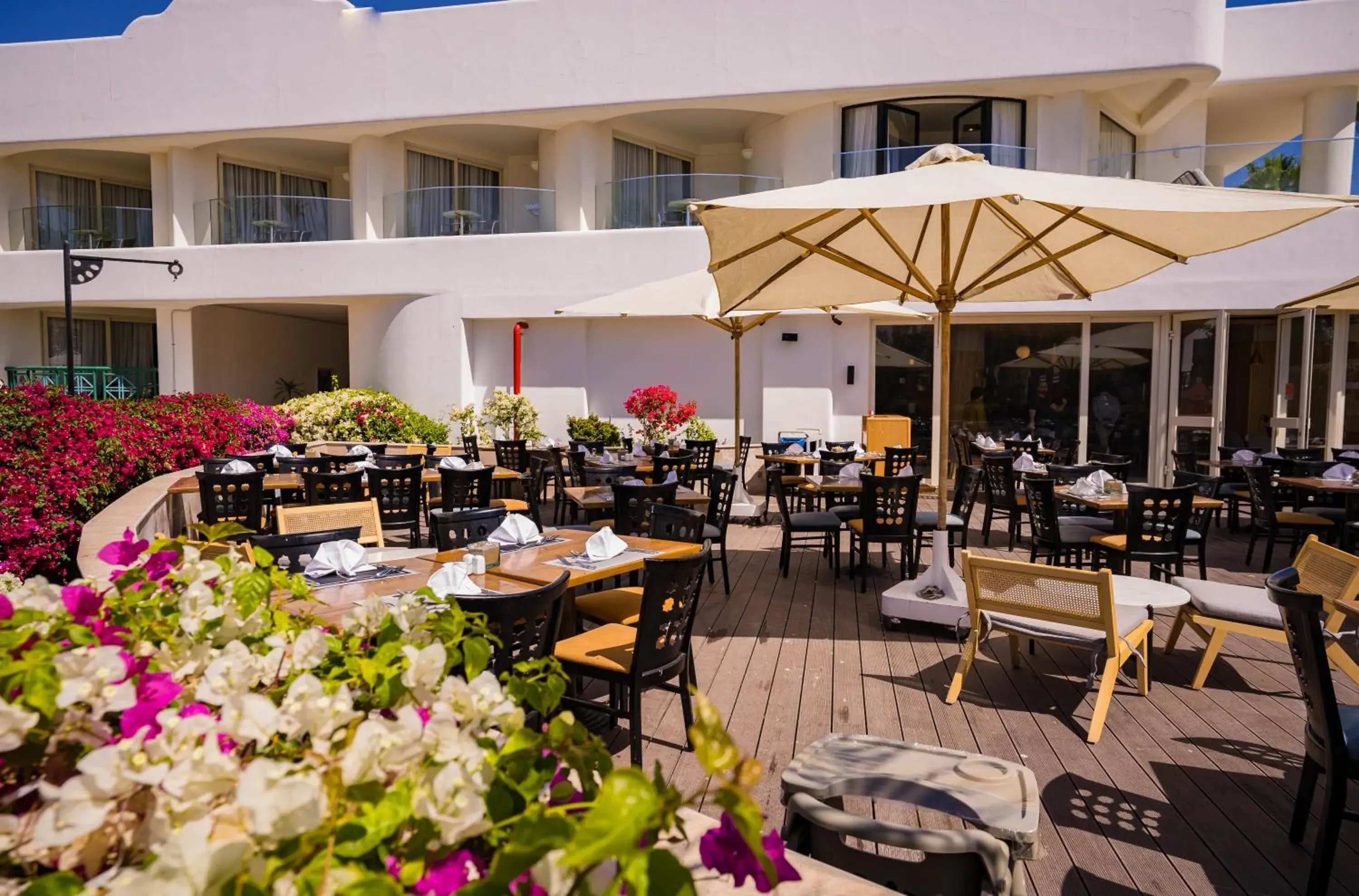 Patio, Restaurant/Places to Eat in Hotel Novotel Sharm El-Sheikh