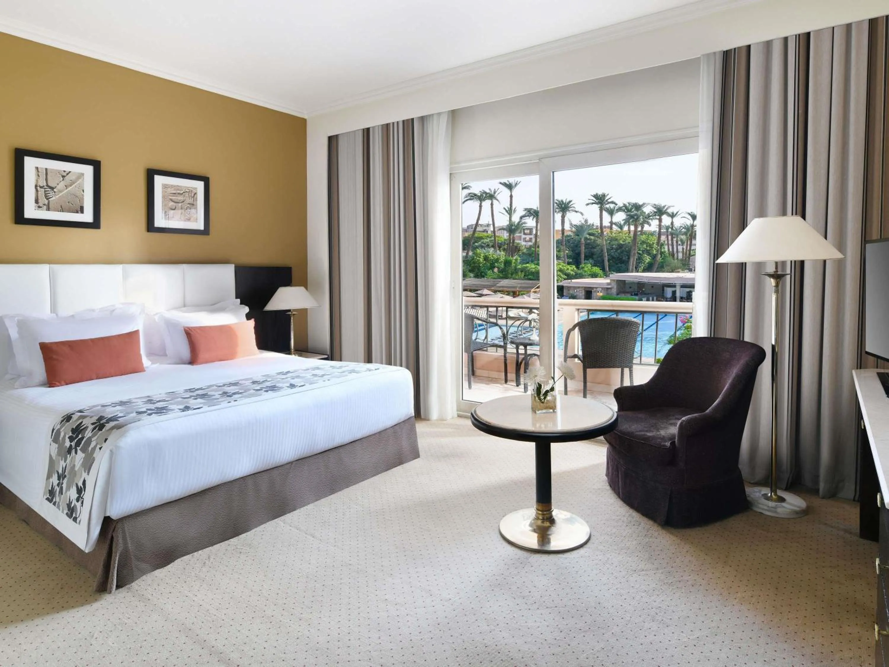 Photo of the whole room, Bed in Pavillon Winter Luxor