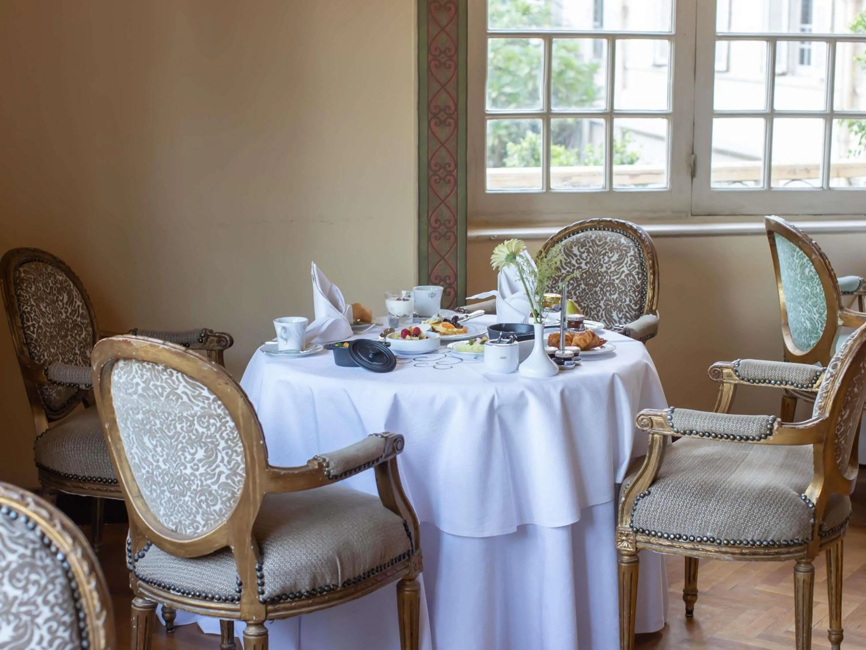 Restaurant/places to eat in Pavillon Winter Luxor