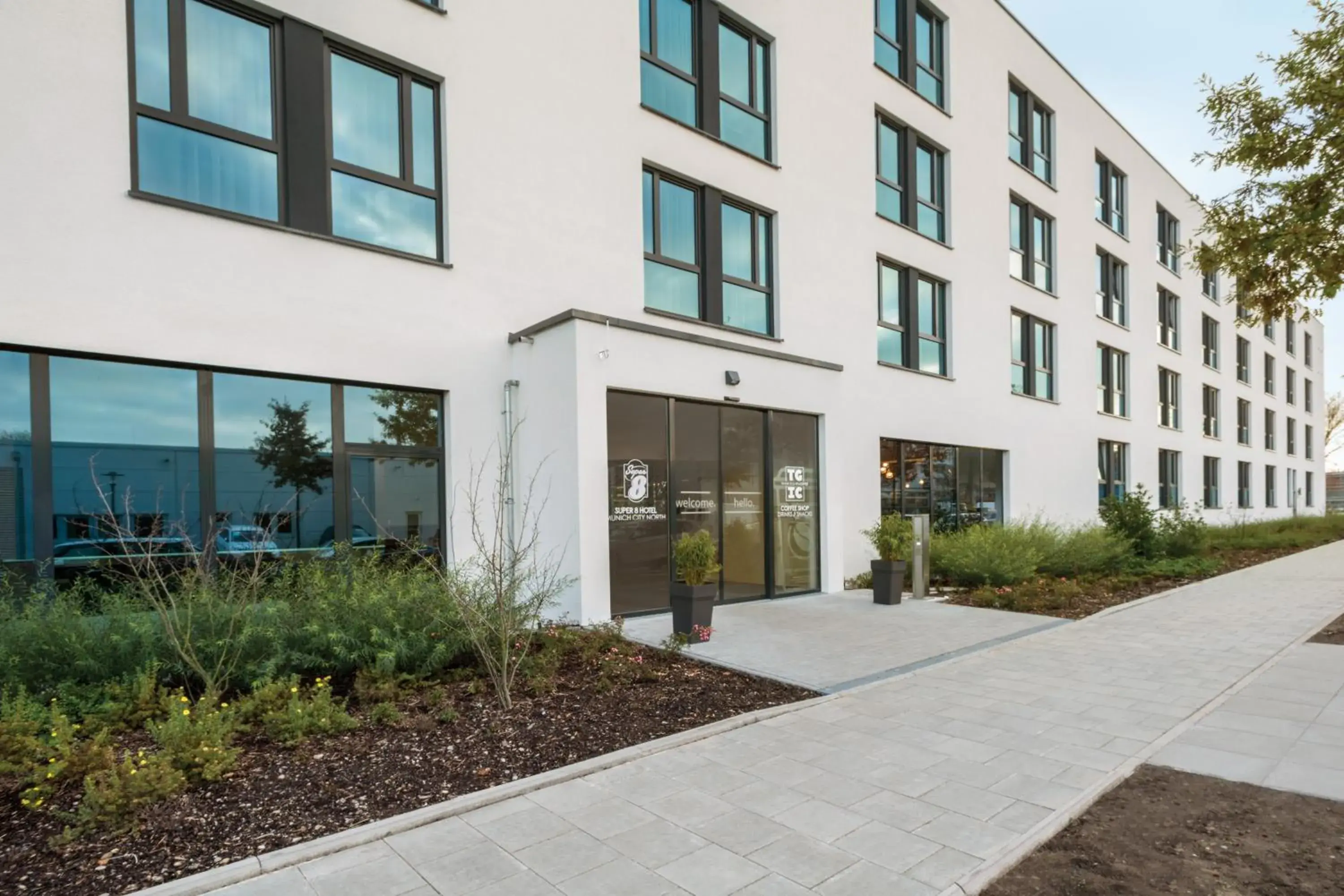 Property building in Super 8 by Wyndham Munich City North Property building in Super 8 by Wyndham Munich City North