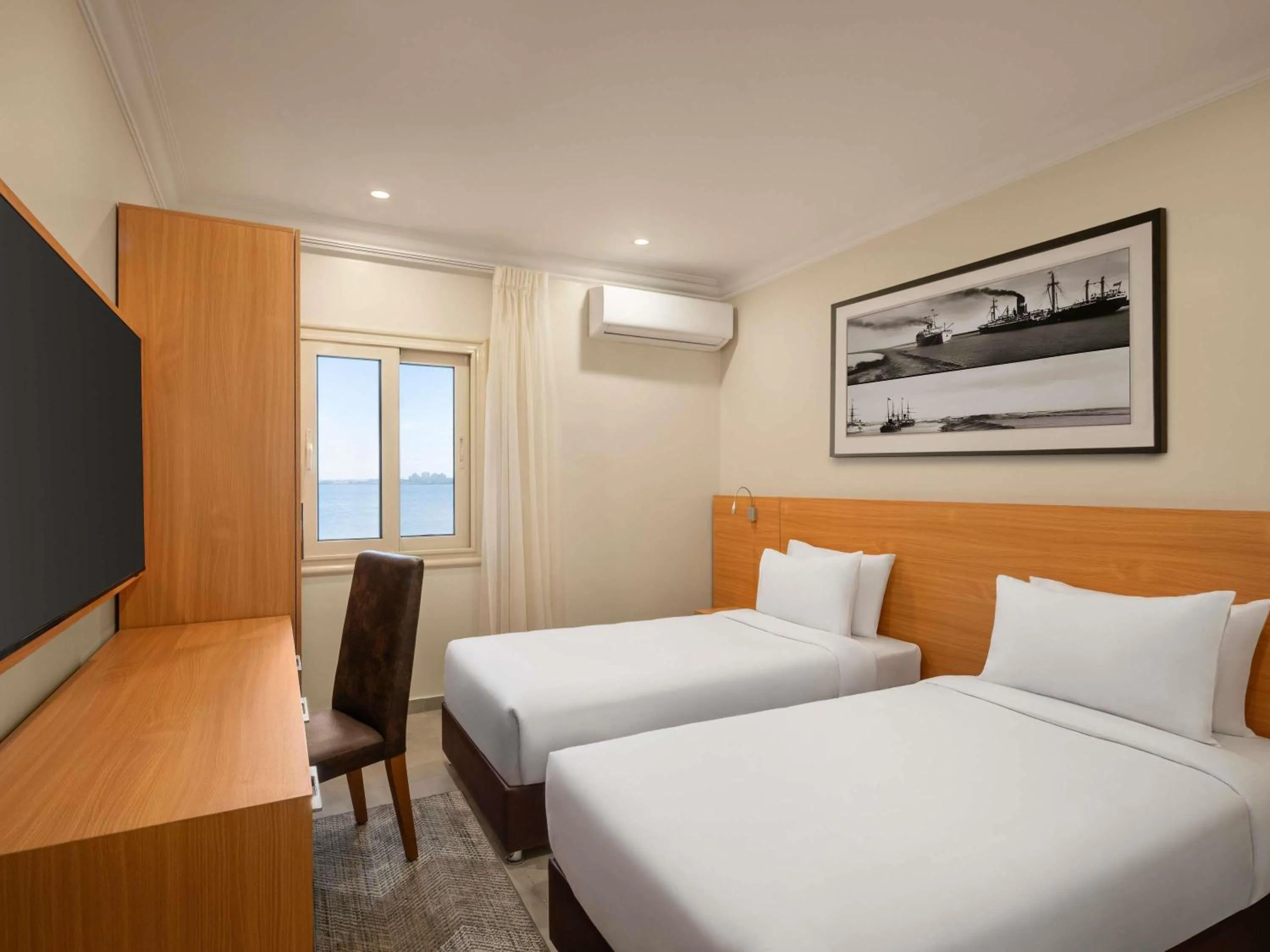 Bedroom, Bed in Mercure Ismailia Forsan Island