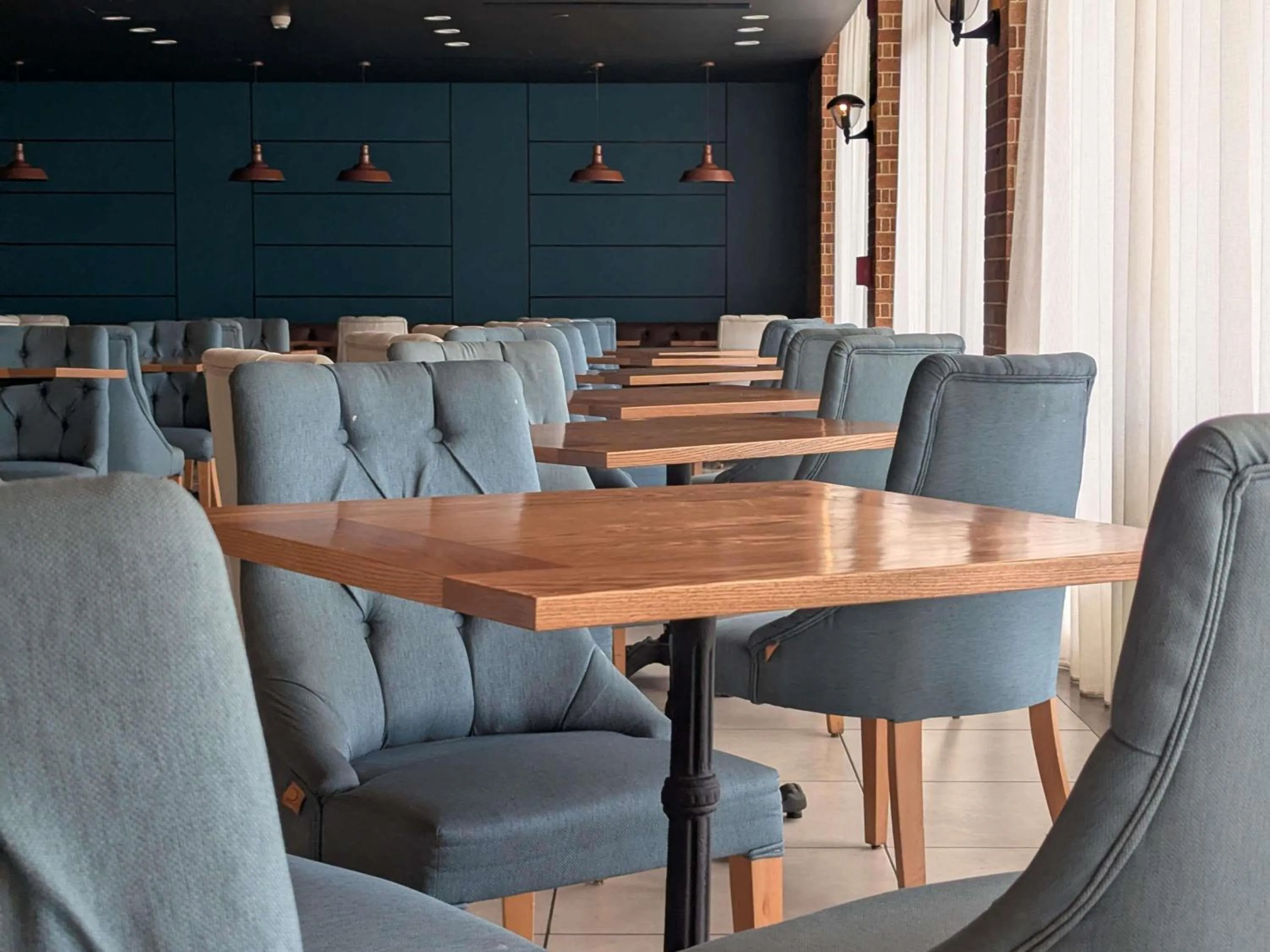 Restaurant/places to eat in Mercure Ismailia Forsan Island