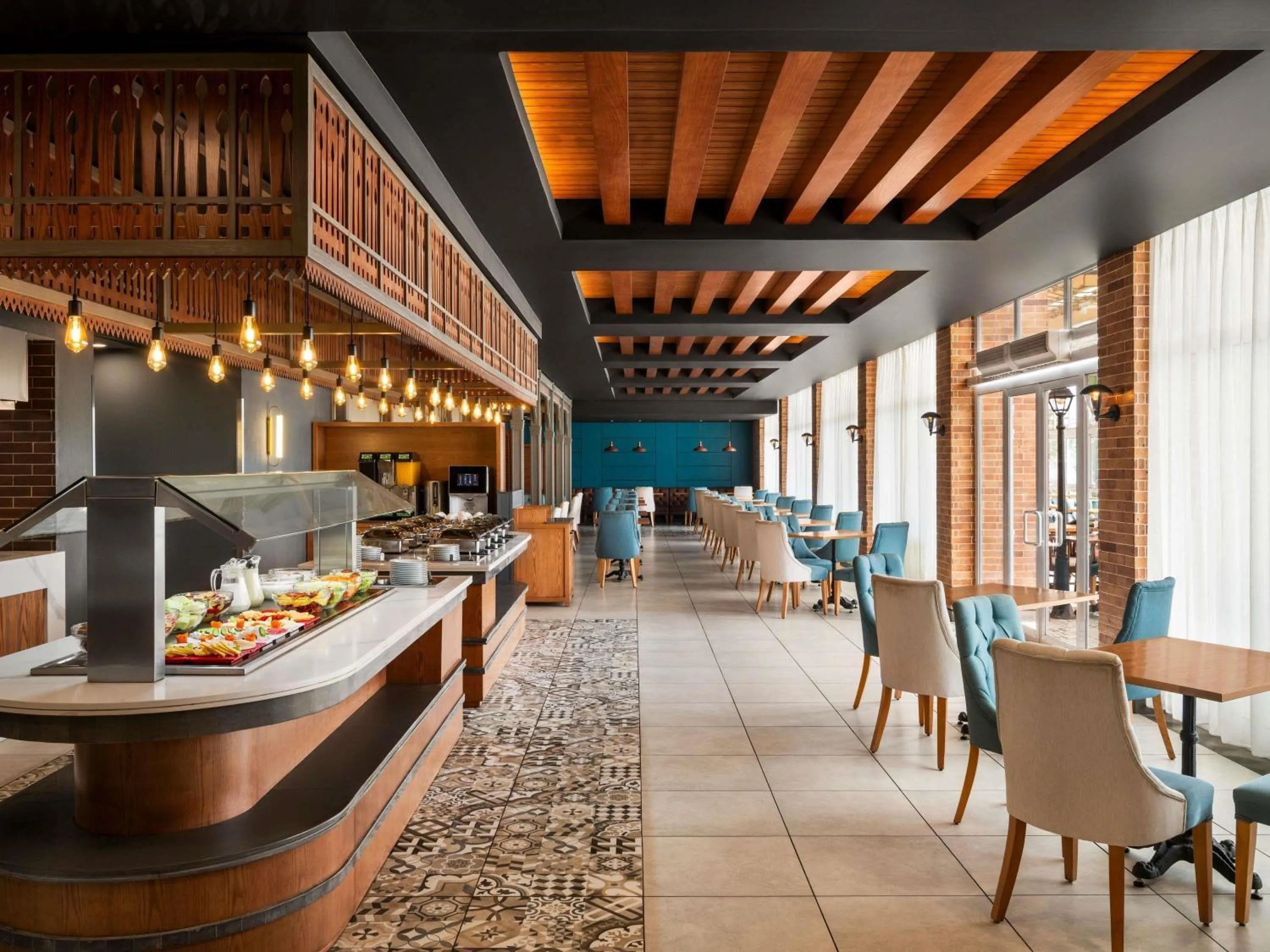 Restaurant/places to eat in Mercure Ismailia Forsan Island