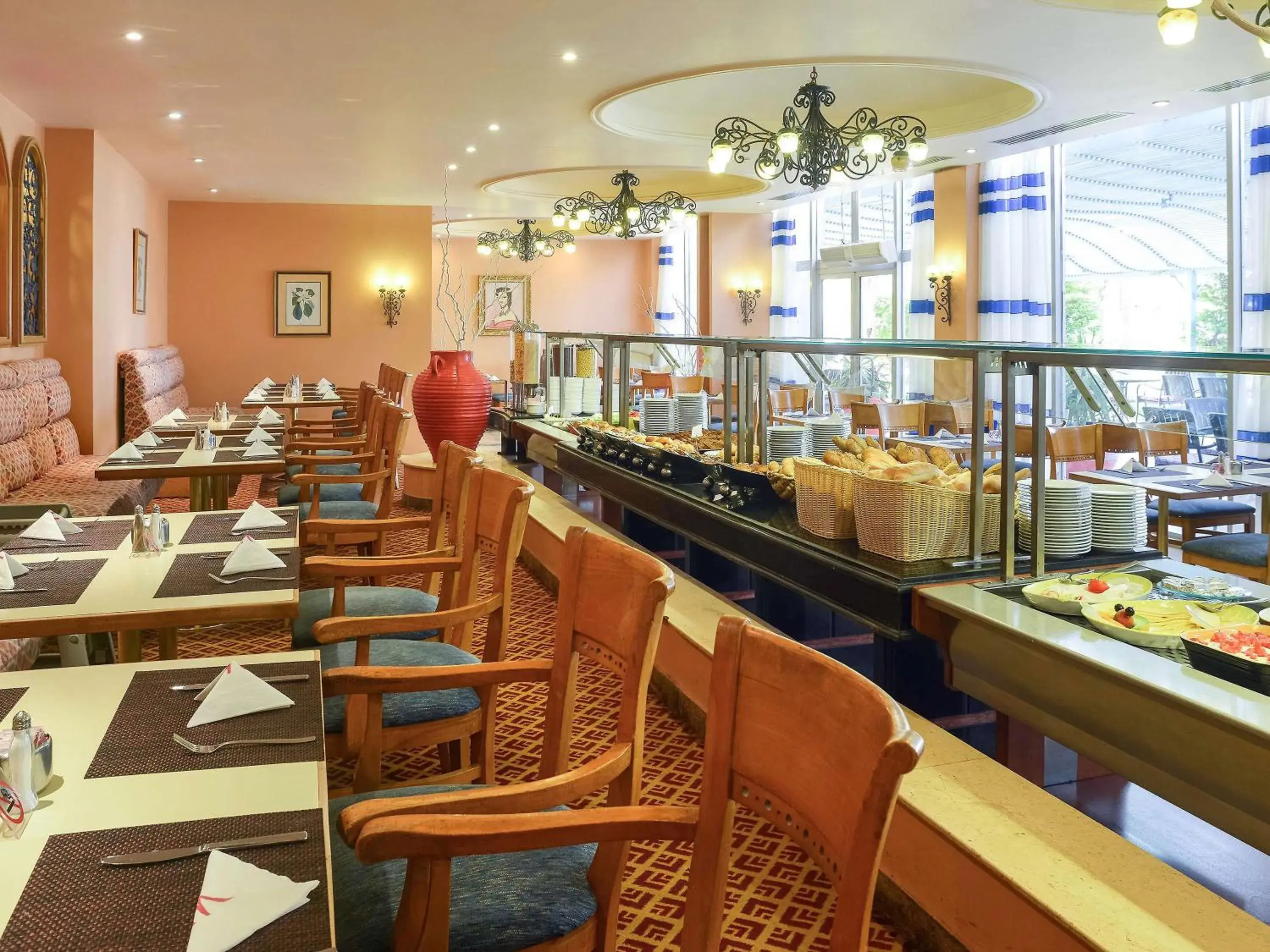 Restaurant/places to eat in Mercure Ismailia Forsan Island Restaurant/places to eat in Mercure Ismailia Forsan Island