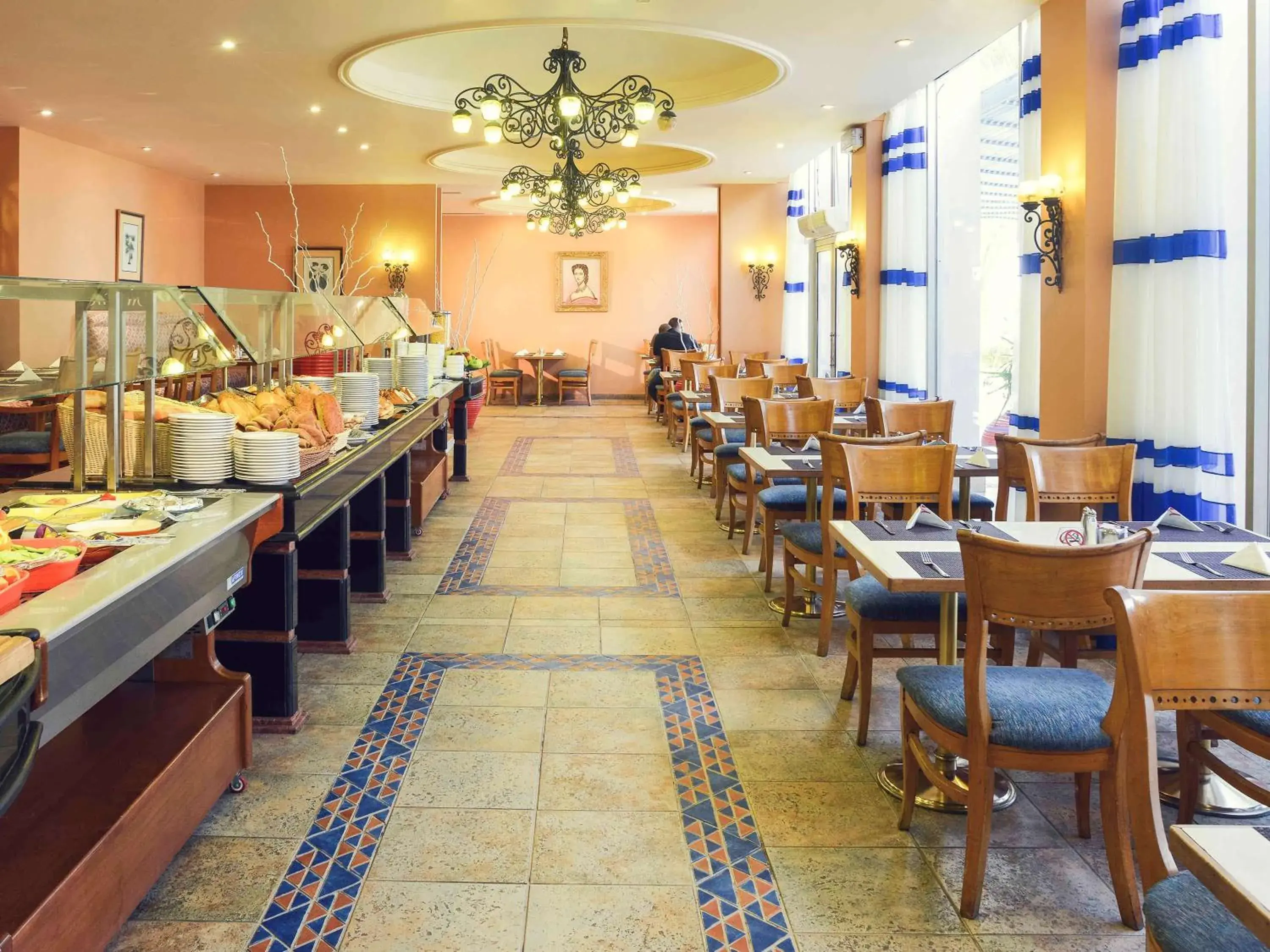 Restaurant/places to eat in Mercure Ismailia Forsan Island Restaurant/places to eat in Mercure Ismailia Forsan Island
