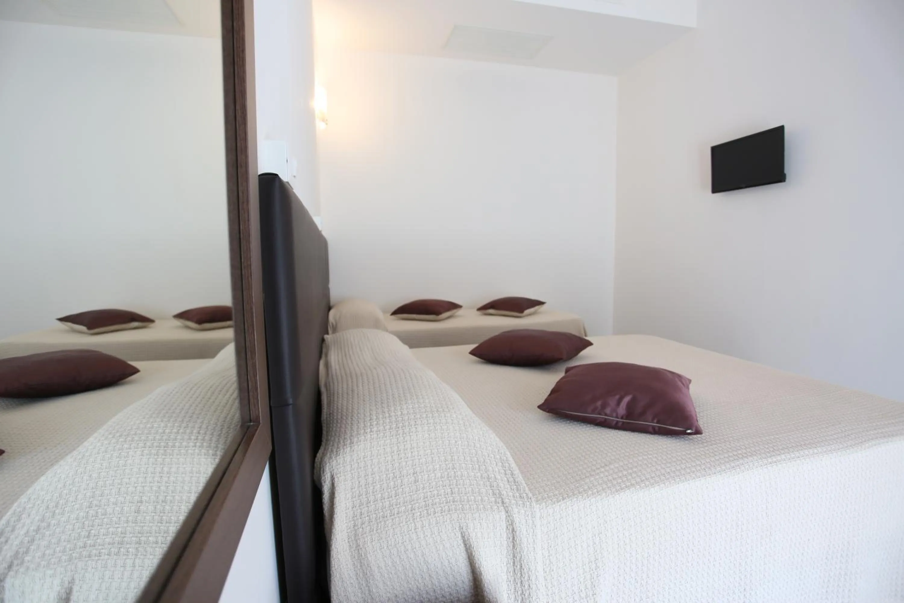 TV and multimedia, Bed in Hotel Eubea