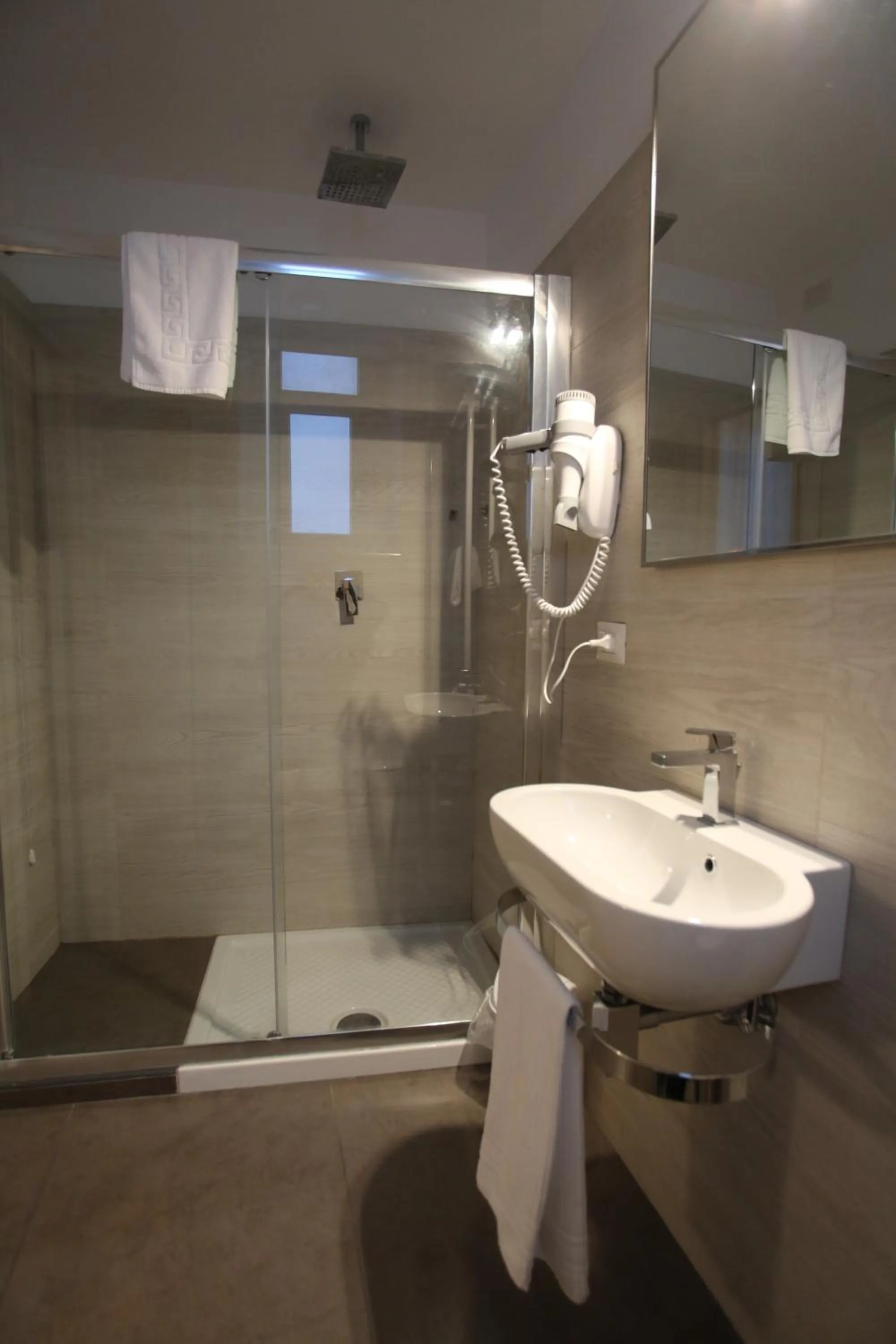 Bathroom in Hotel Eubea