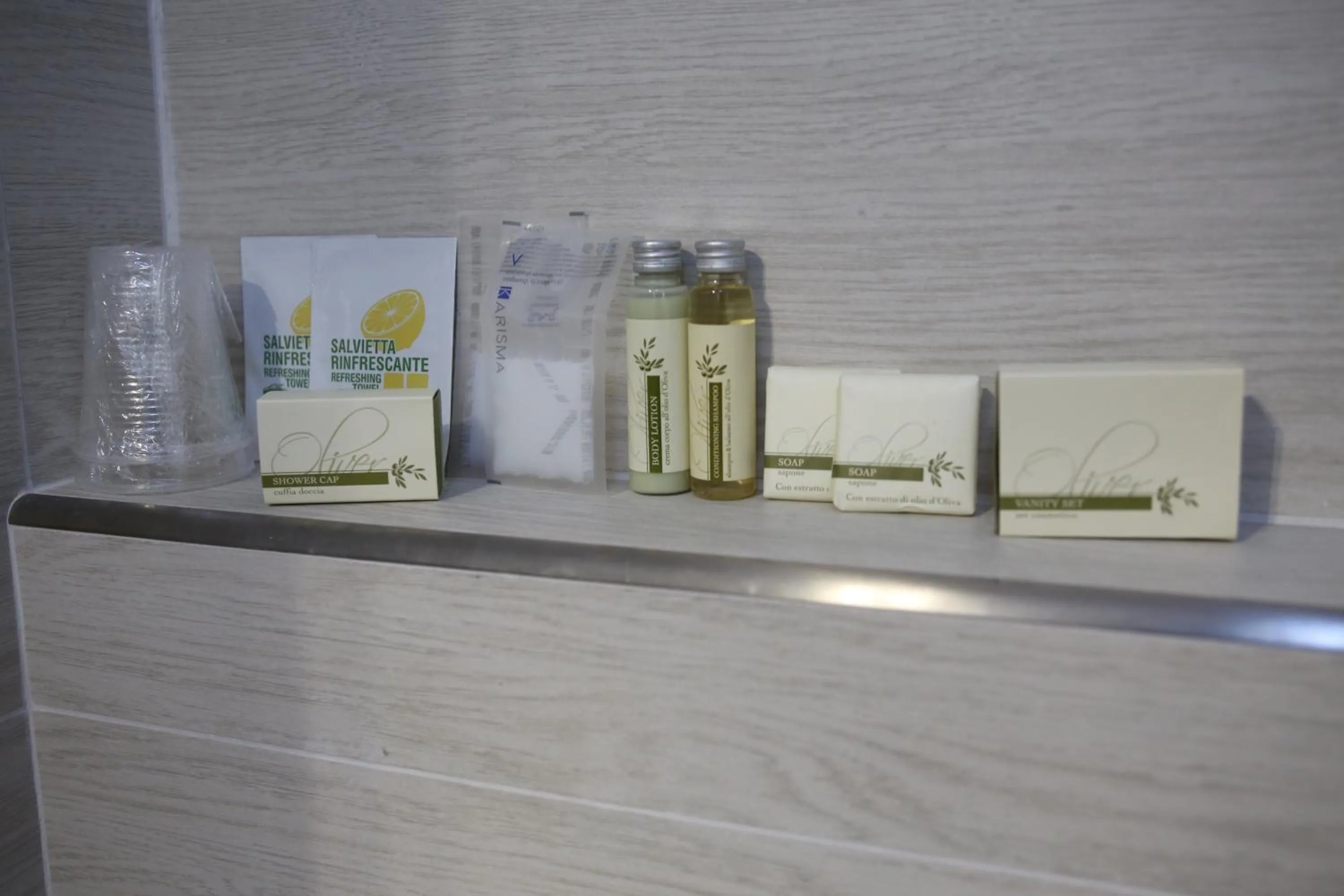 Bathroom in Hotel Eubea