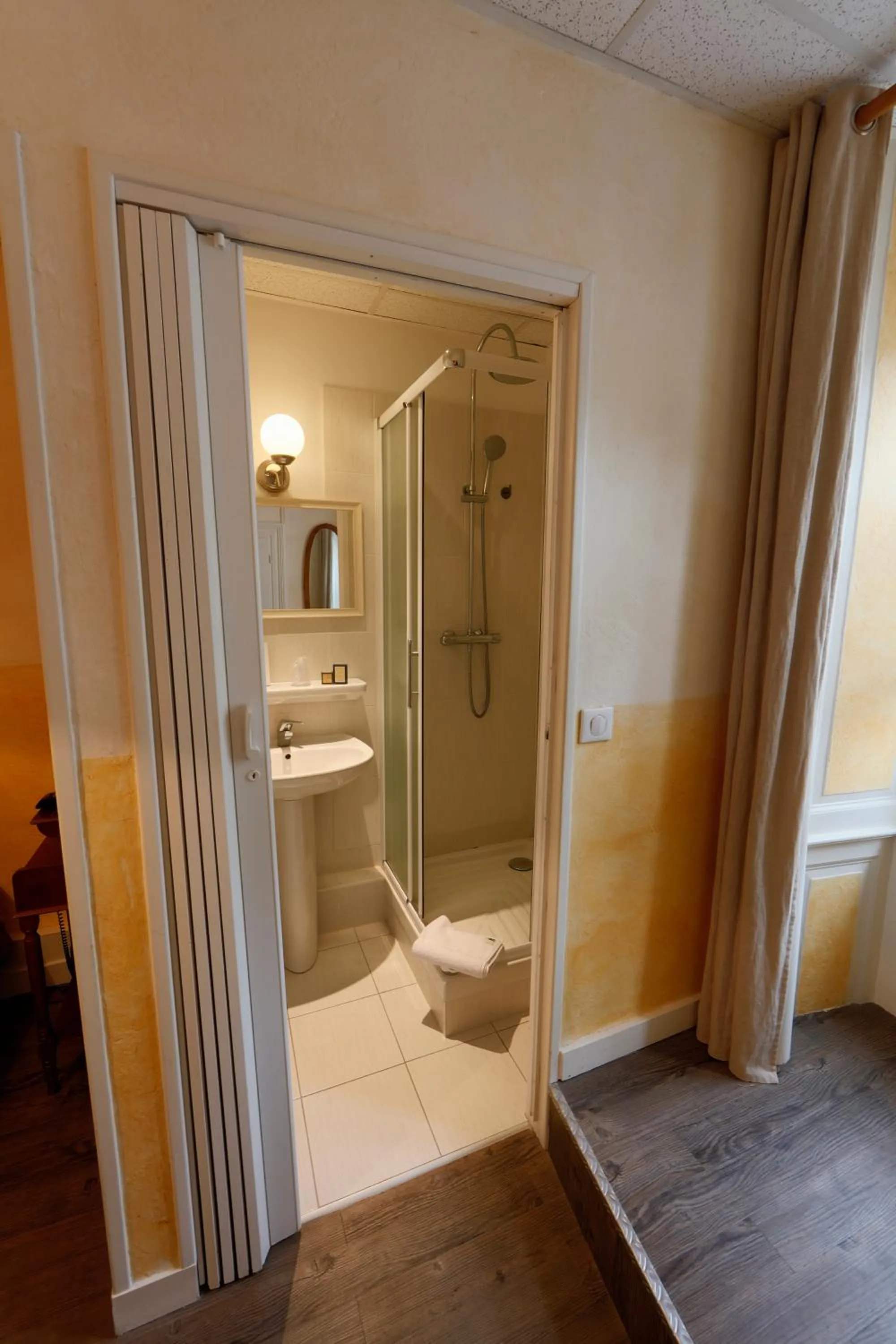 Bathroom in Au Fin Gourmet