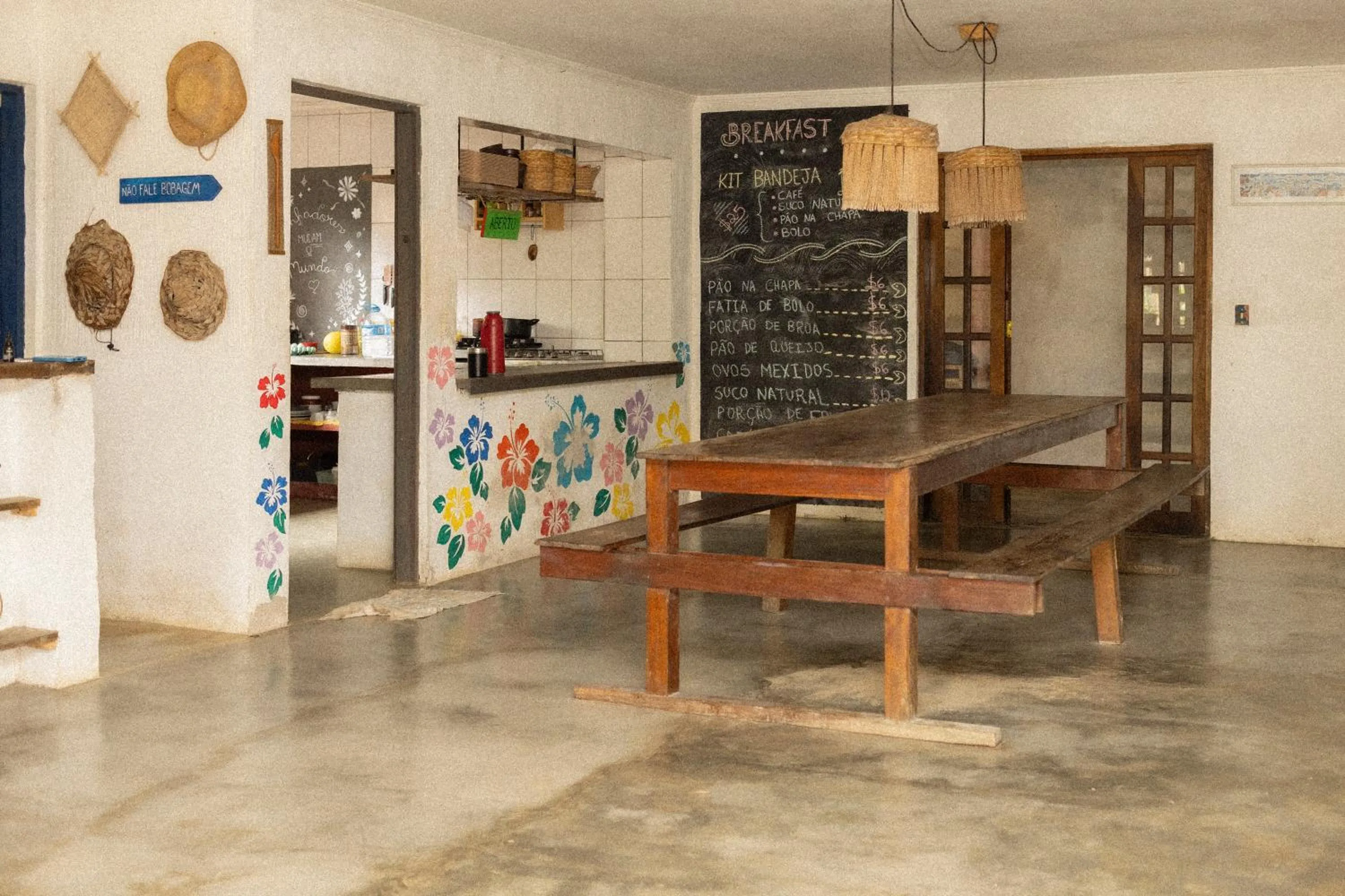 Dining area in Sambaqui Hostel