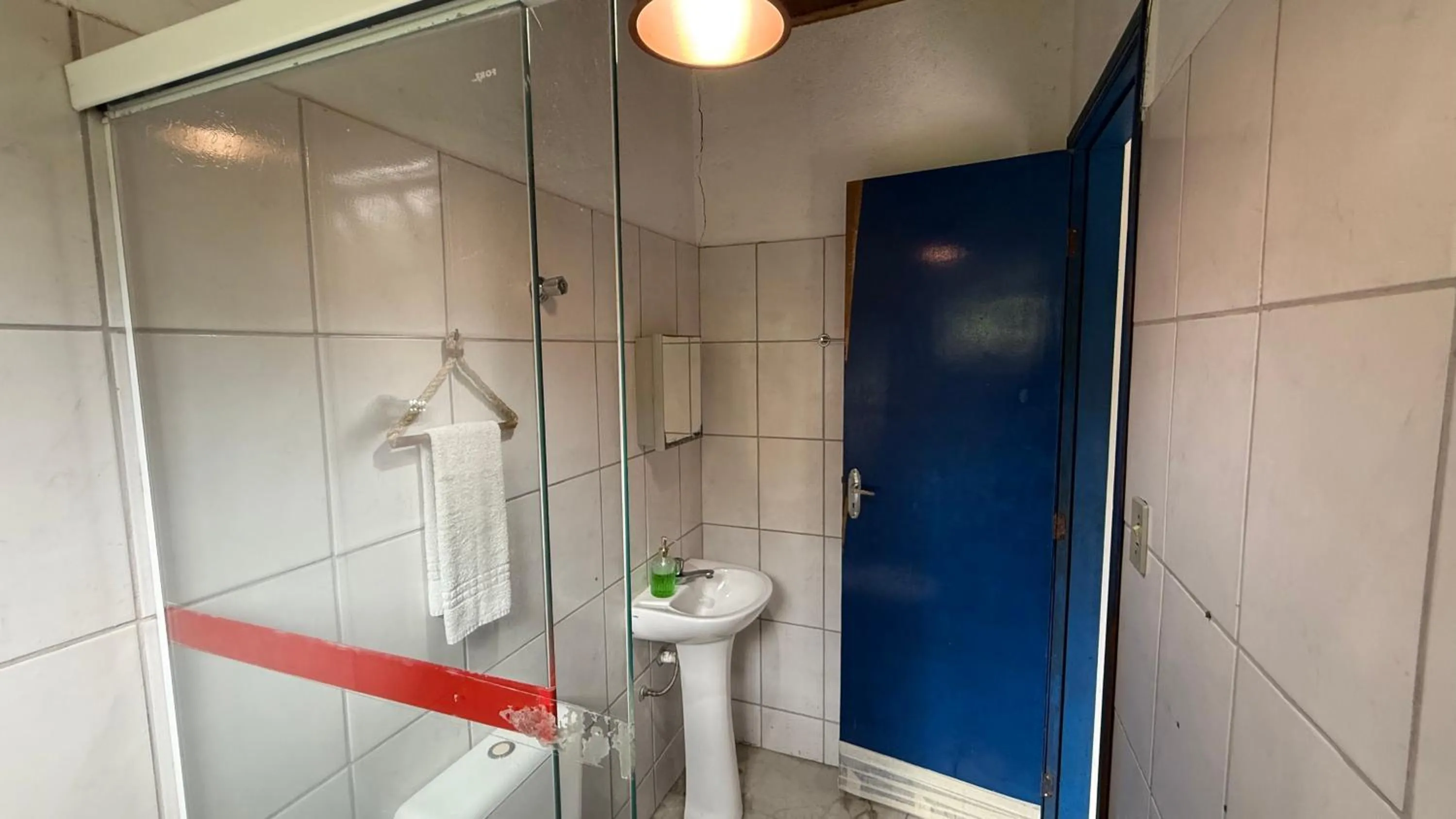 Bathroom in Sambaqui Hostel