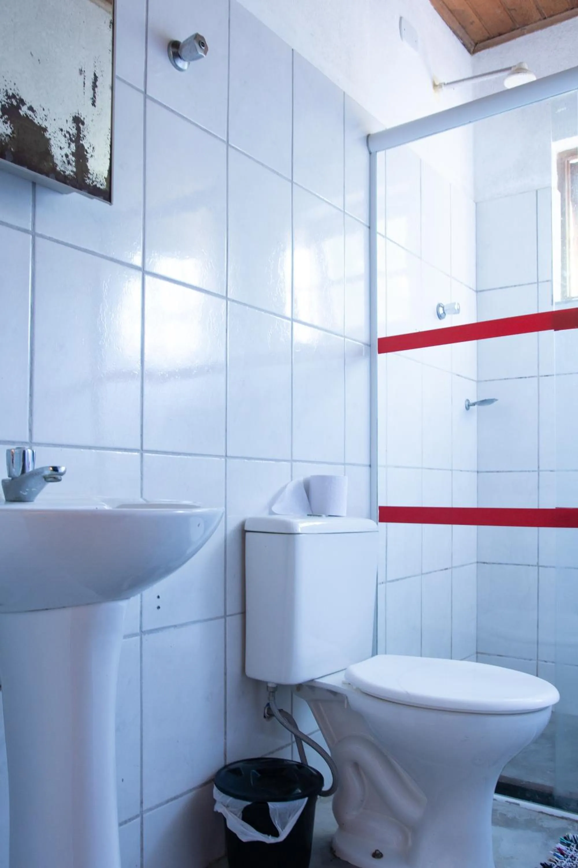 Bathroom in Sambaqui Hostel
