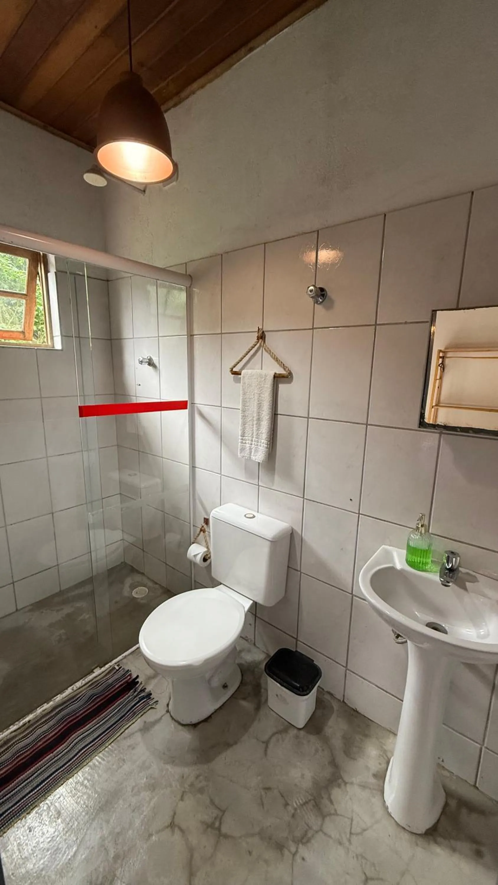 Bathroom in Sambaqui Hostel