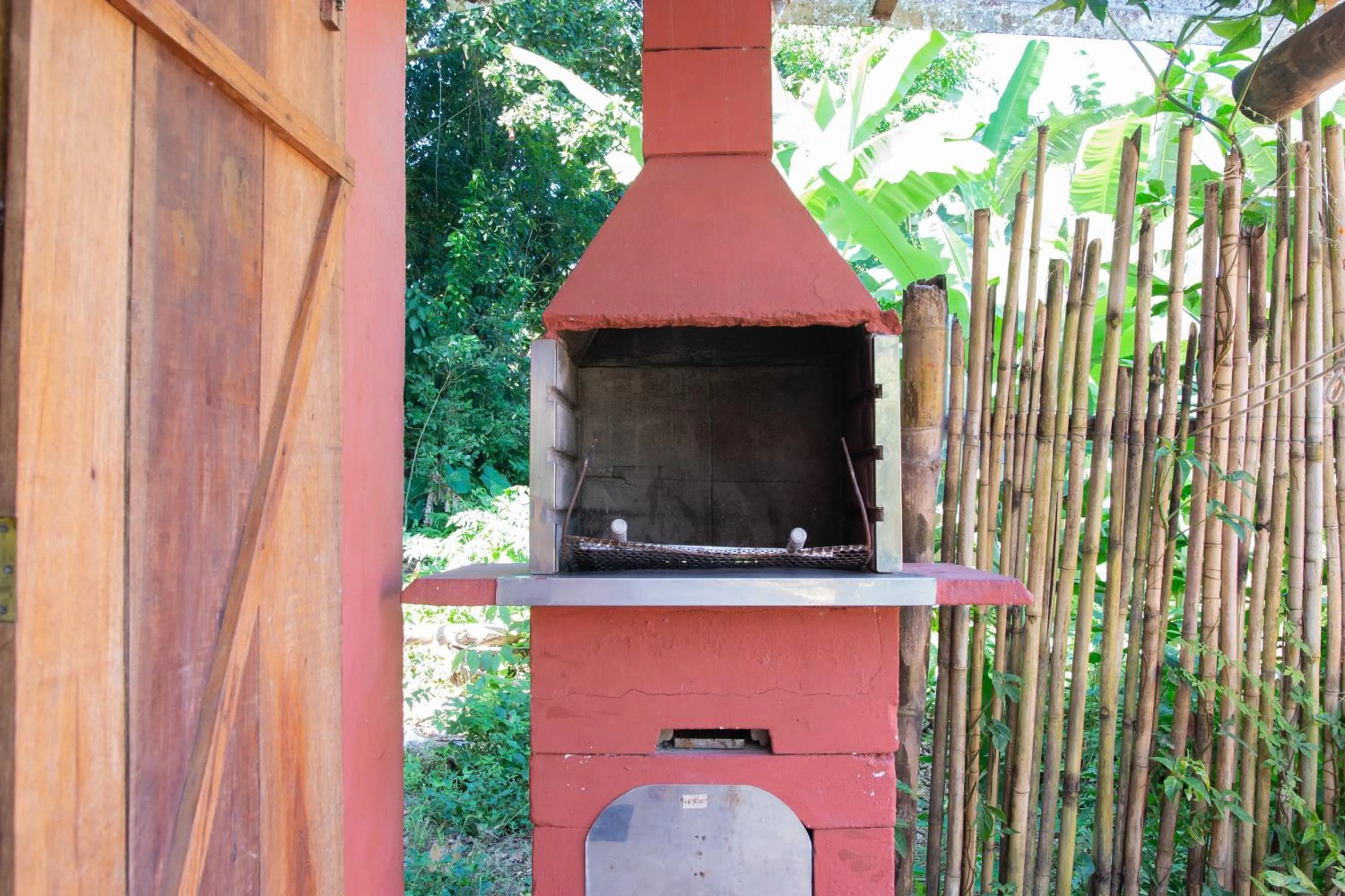 BBQ facilities in Sambaqui Hostel
