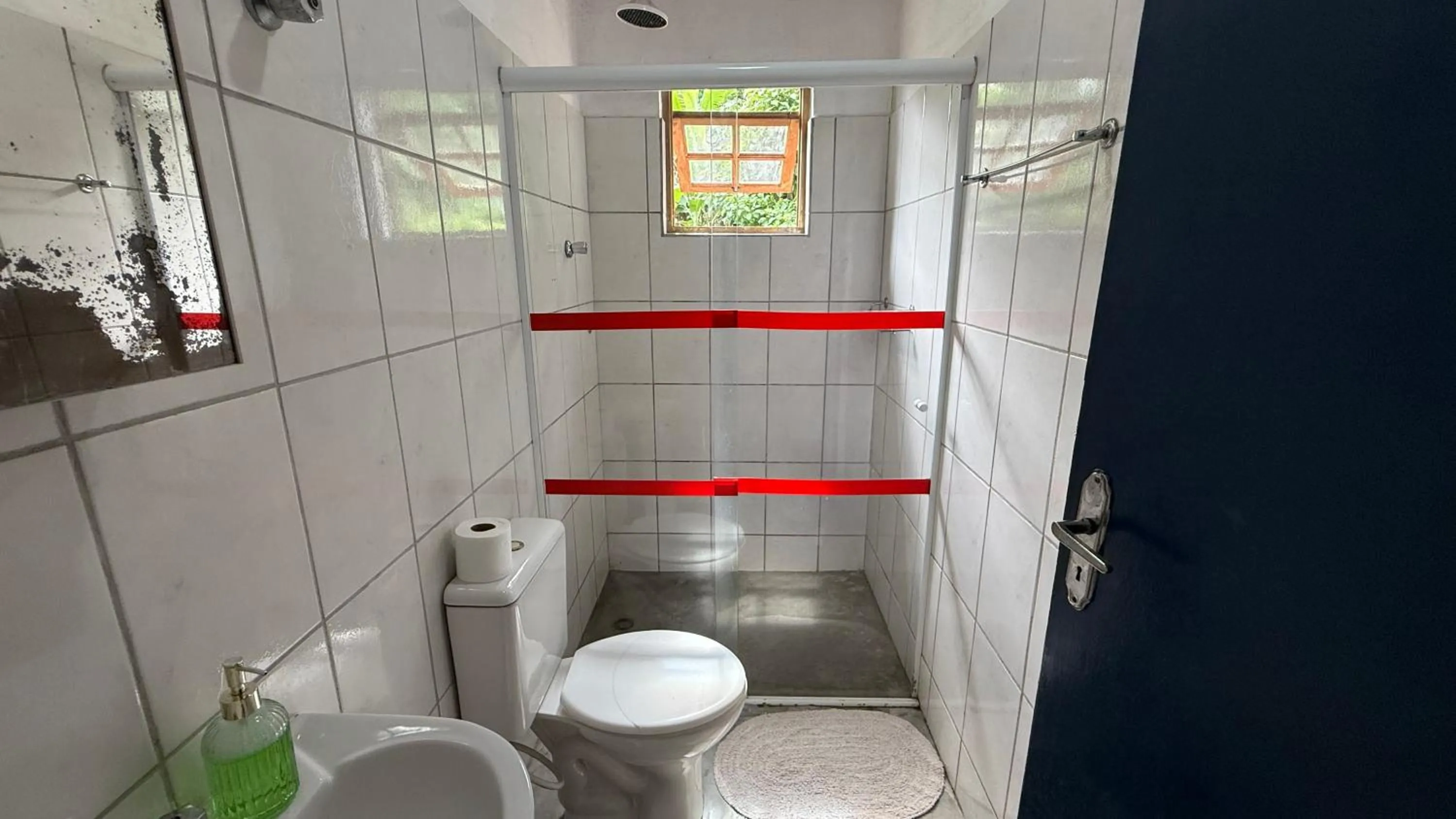 Bathroom in Sambaqui Hostel
