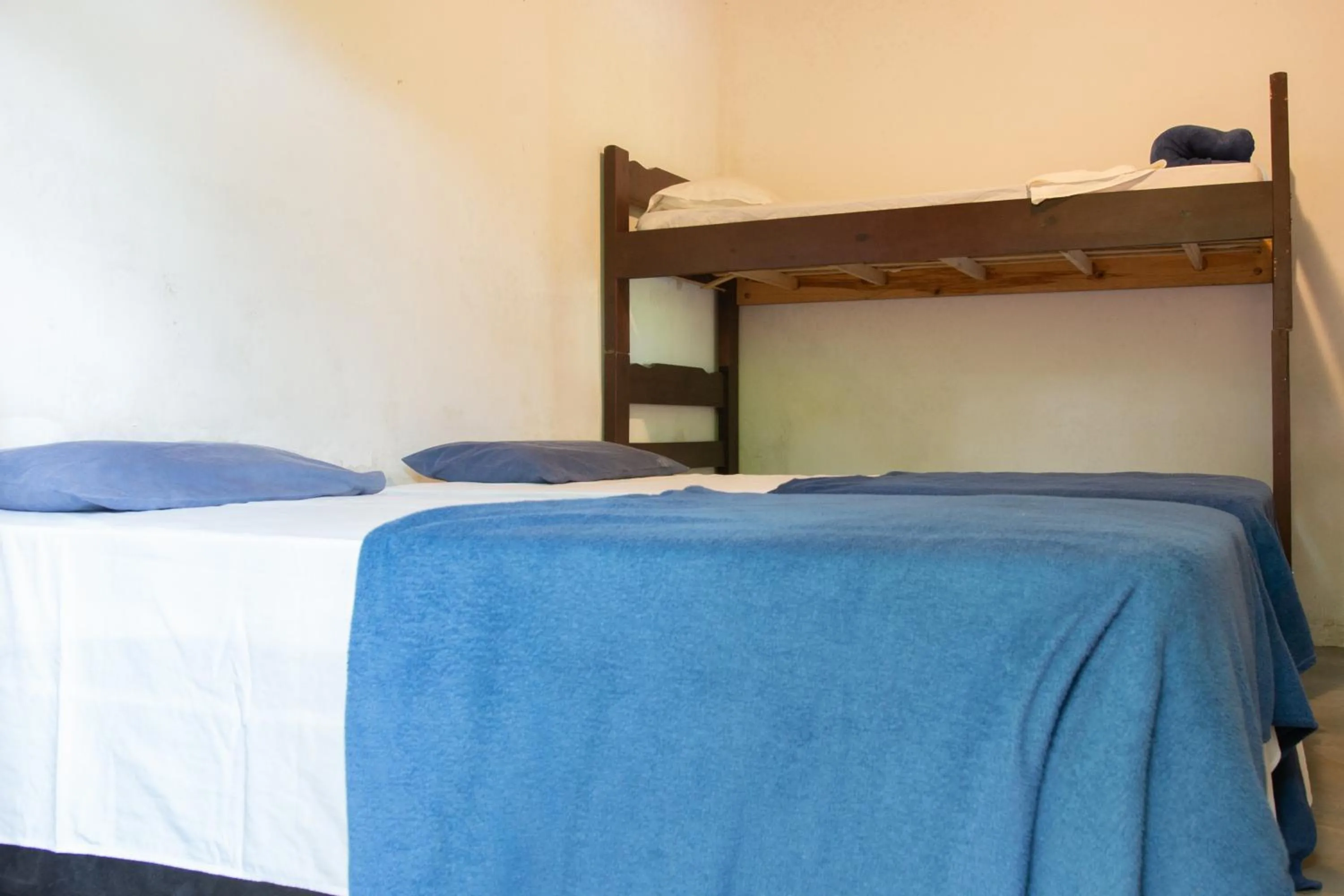 Photo of the whole room, Bed in Sambaqui Hostel