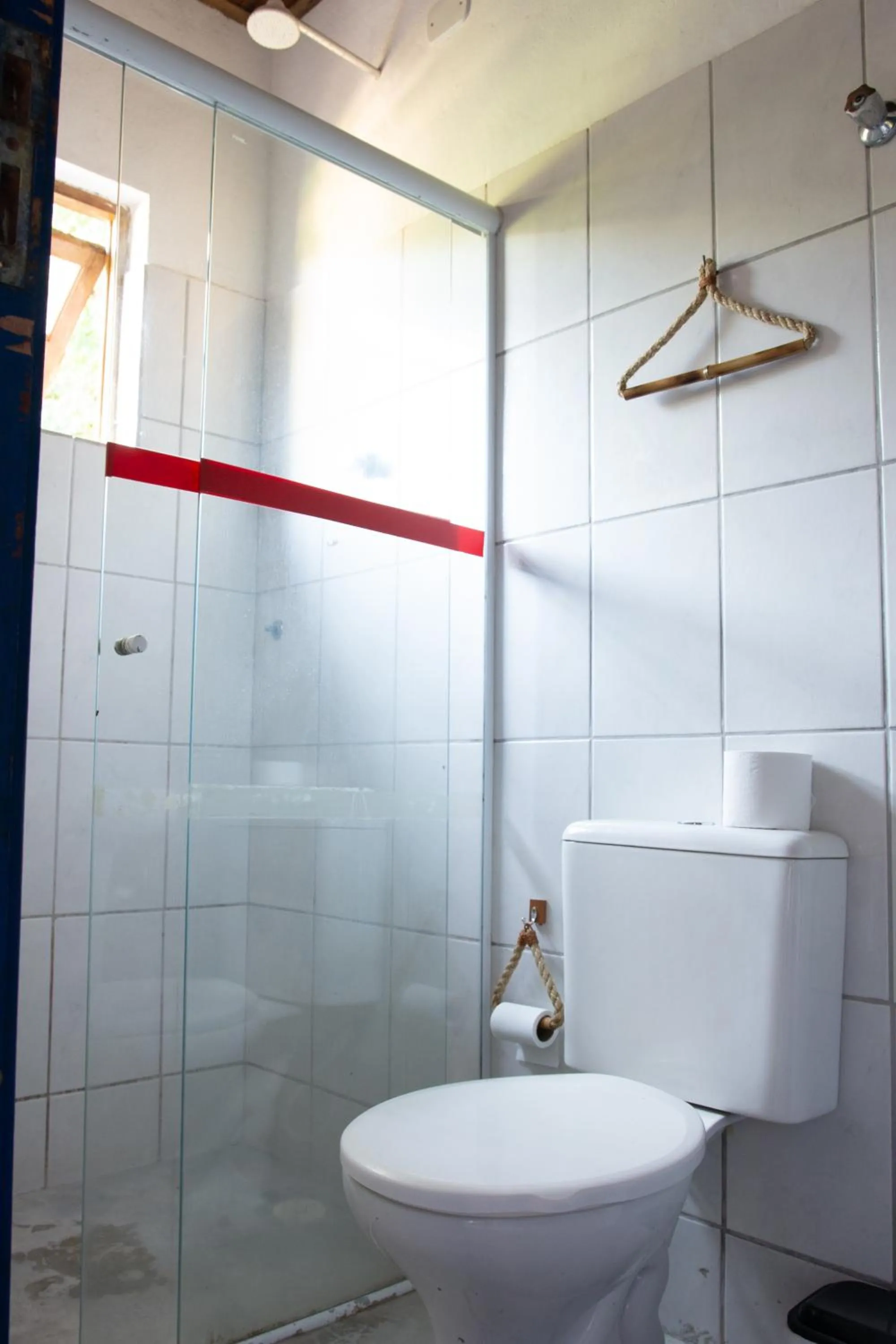 Bathroom in Sambaqui Hostel