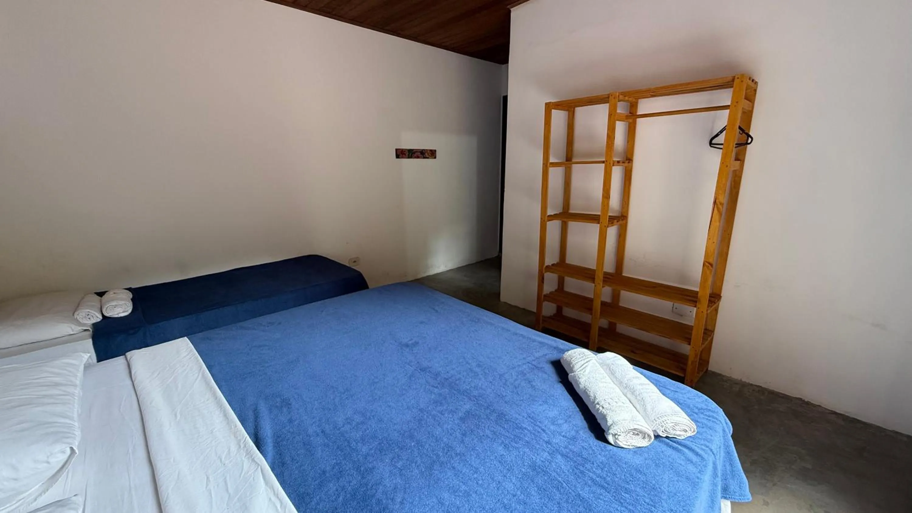 Photo of the whole room, Bed in Sambaqui Hostel