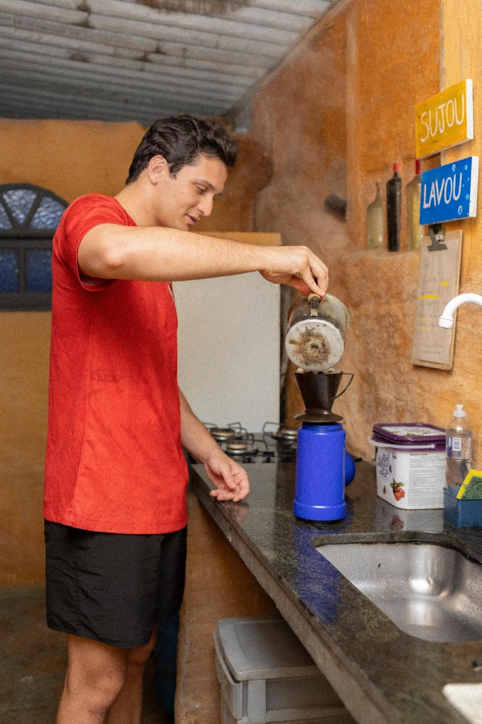 Kitchen or kitchenette in Sambaqui Hostel